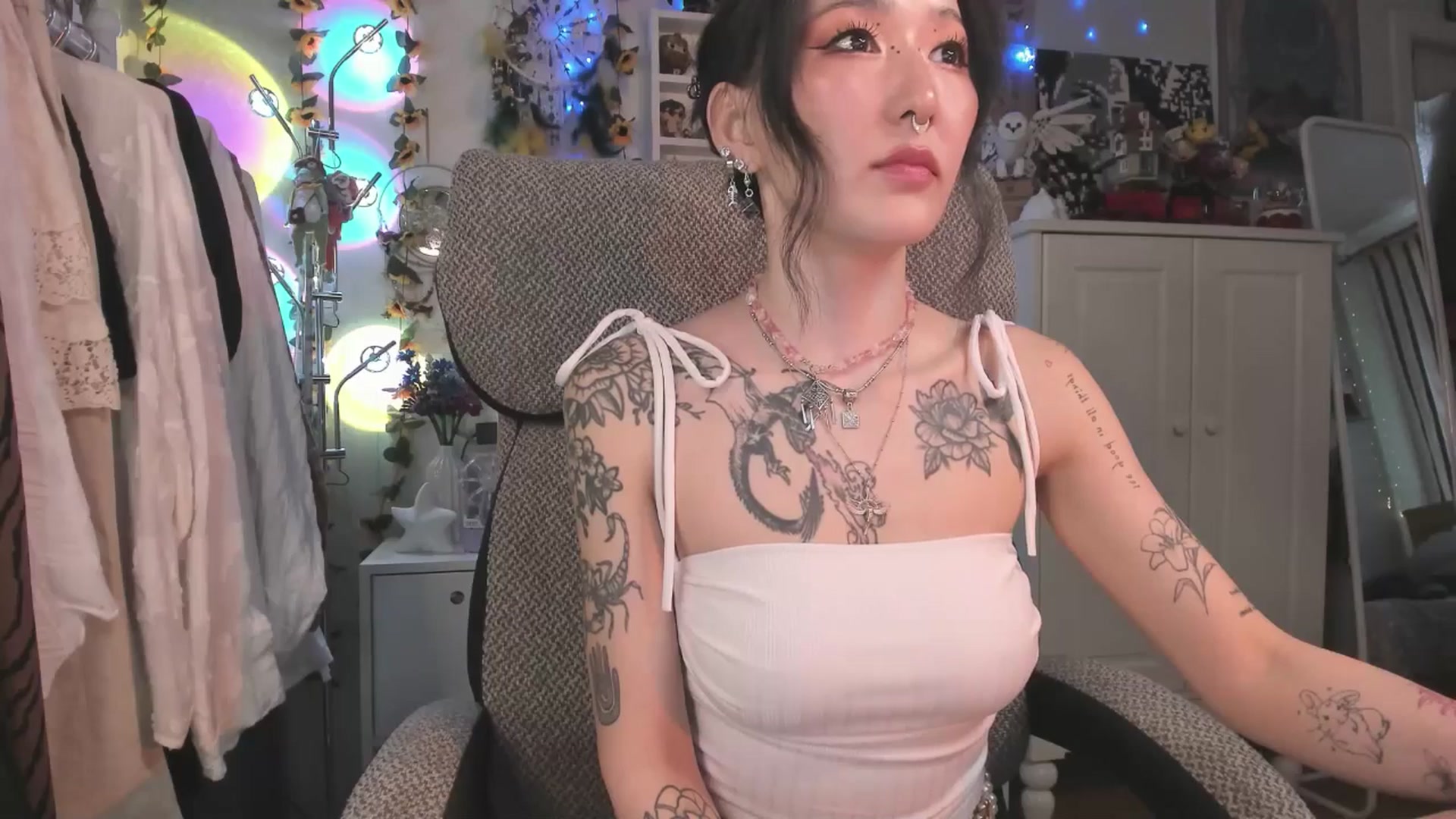 Gallery image thumbnail from KellyAsian's myfreecams stream on, 03/12/2025, 09:10 image 13 of 20