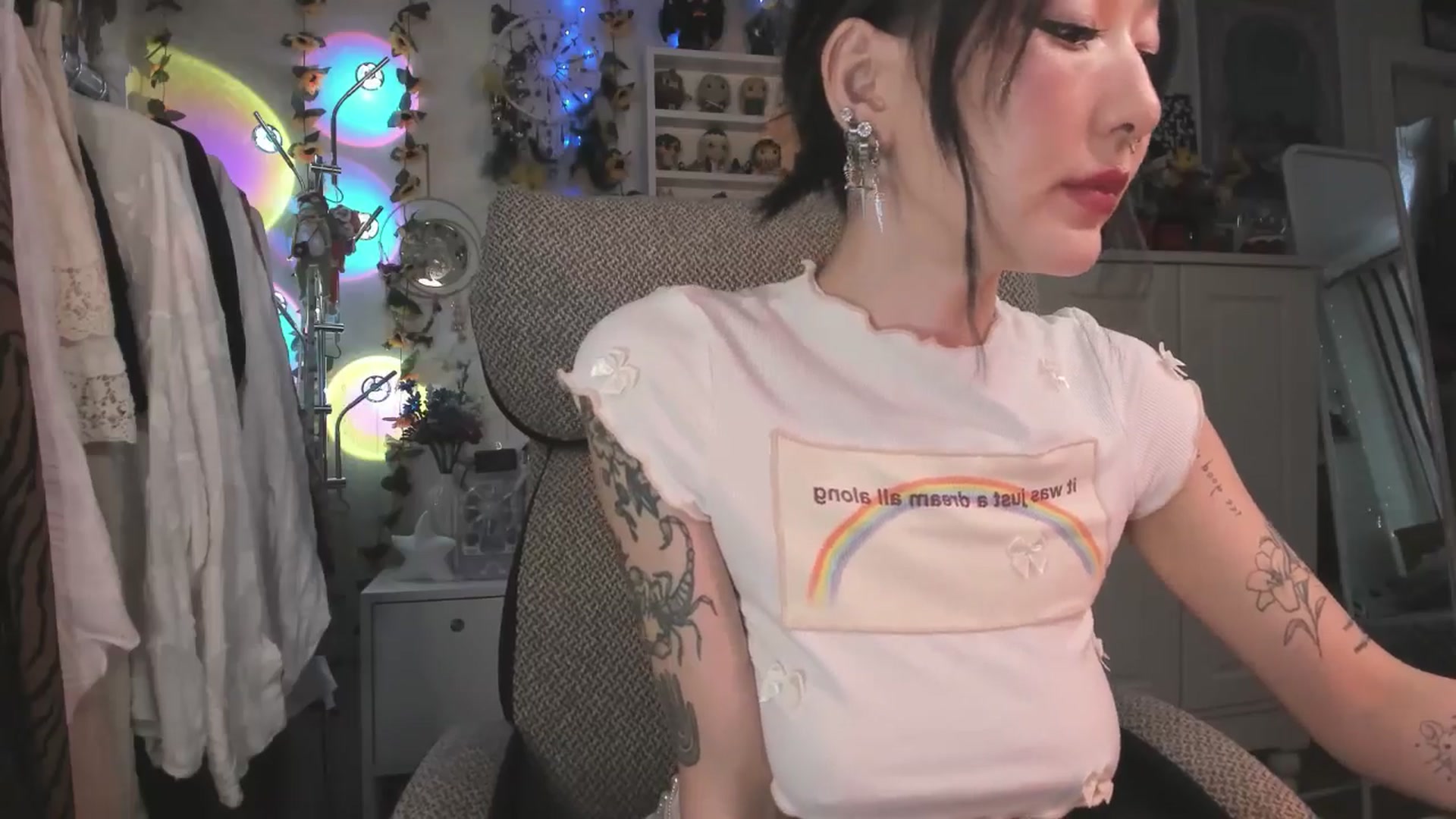 Gallery image thumbnail from KellyAsian's myfreecams stream on, 03/13/2025, 08:19 image 17 of 20
