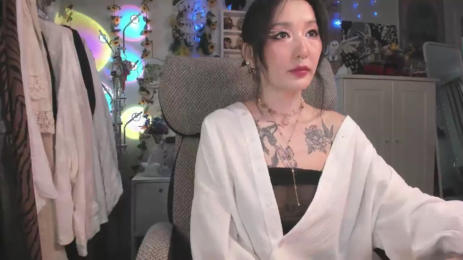Gallery image thumbnail from KellyAsian's myfreecams stream on, 03/14/2025, 09:24 image 9 of 20
