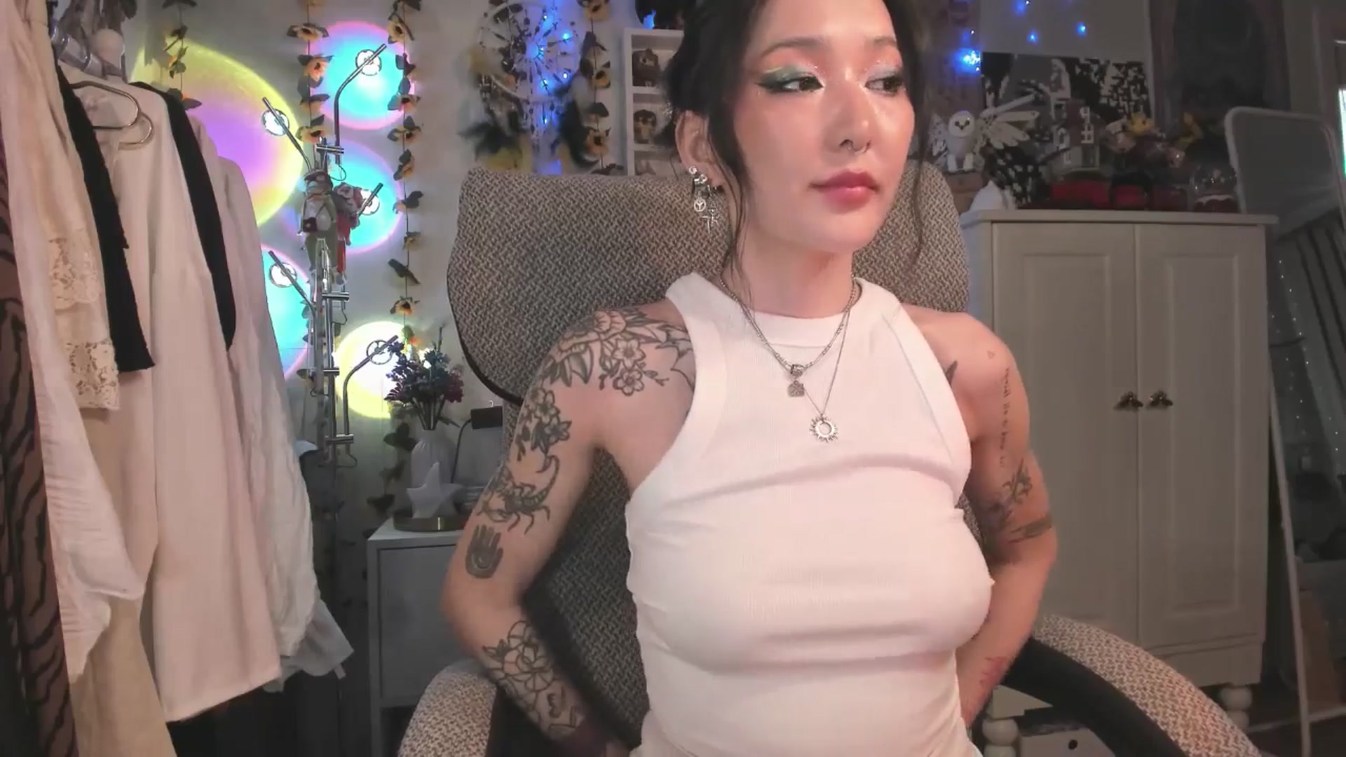 Gallery image thumbnail from KellyAsian's myfreecams stream on, 03/17/2025, 08:52 image 19 of 20