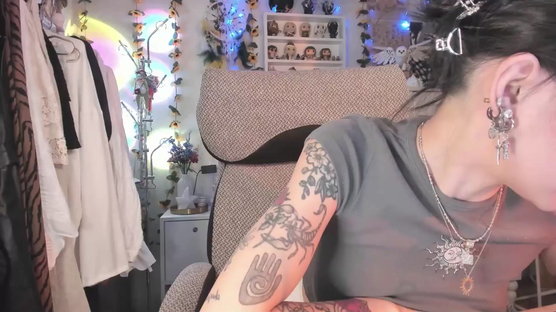 Gallery image thumbnail from KellyAsian's myfreecams stream on, 03/17/2025, 08:52 image 9 of 20