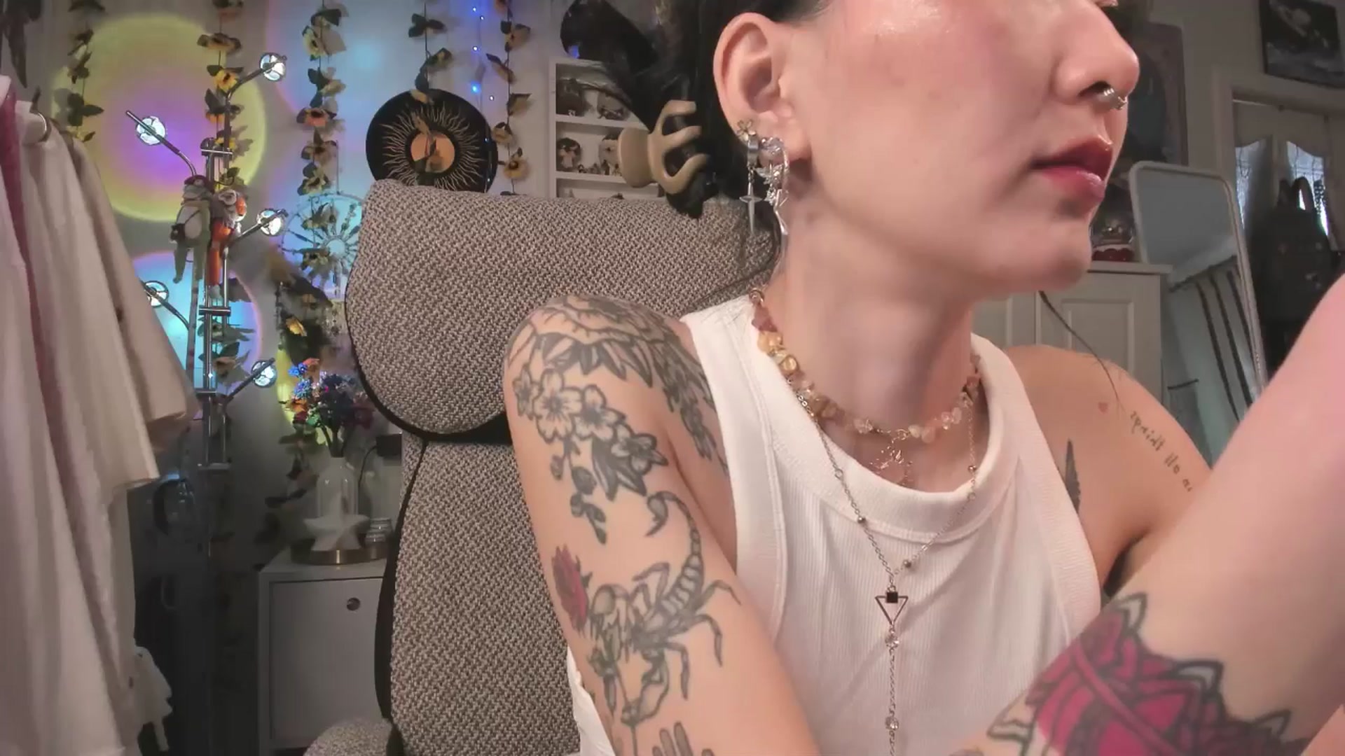 Gallery image thumbnail from KellyAsian's myfreecams stream on, 03/20/2025, 09:05 image 11 of 20