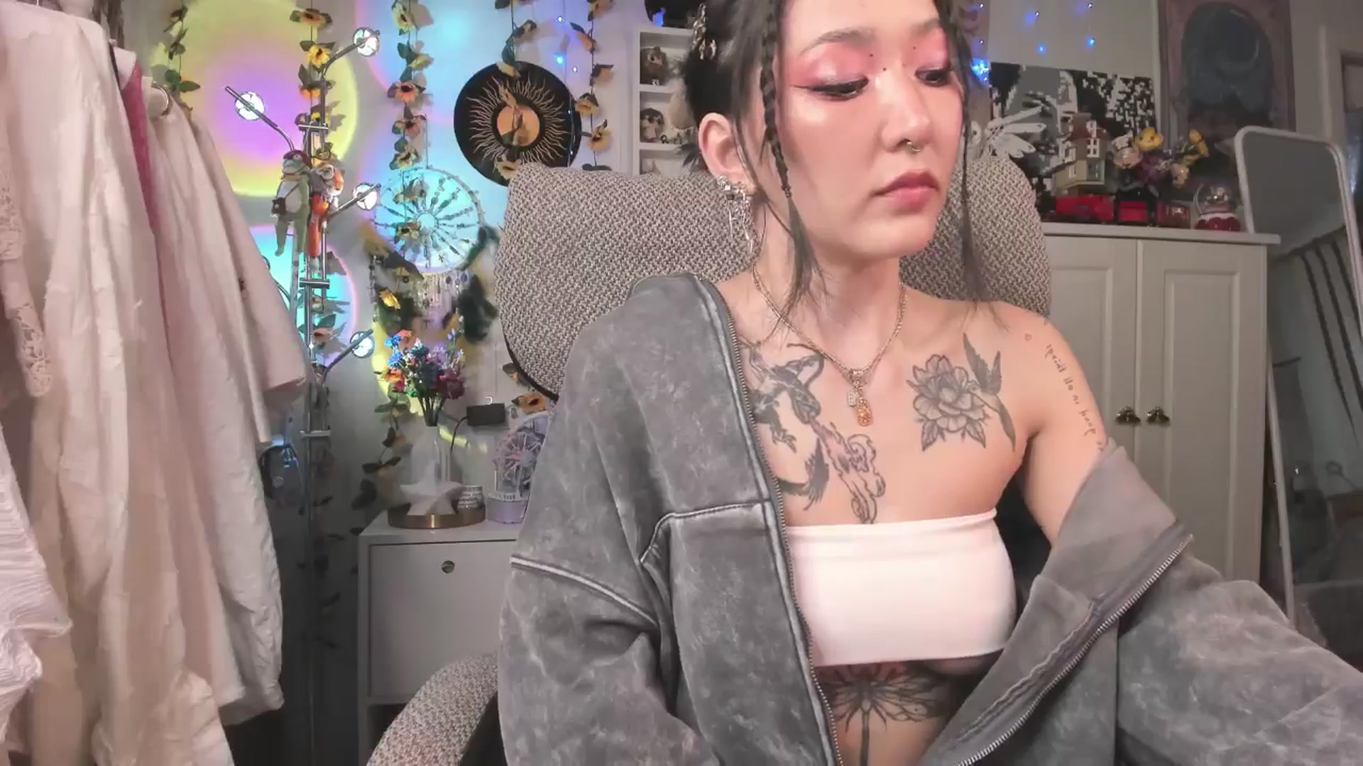 Gallery image thumbnail from KellyAsian's myfreecams stream on, 03/21/2025, 08:48 image 6 of 20