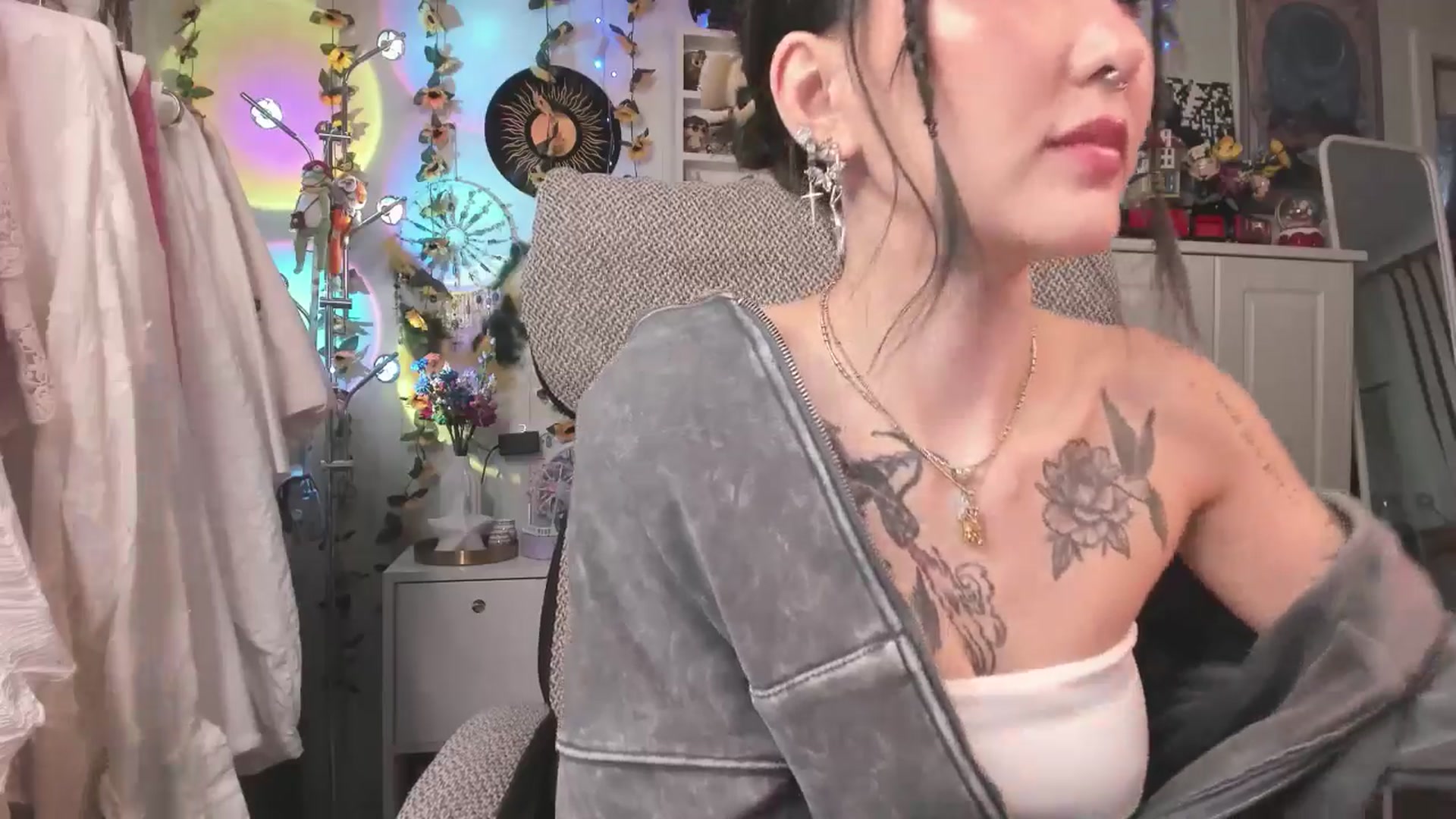 Gallery image thumbnail from KellyAsian's myfreecams stream on, 03/21/2025, 08:48 image 19 of 20