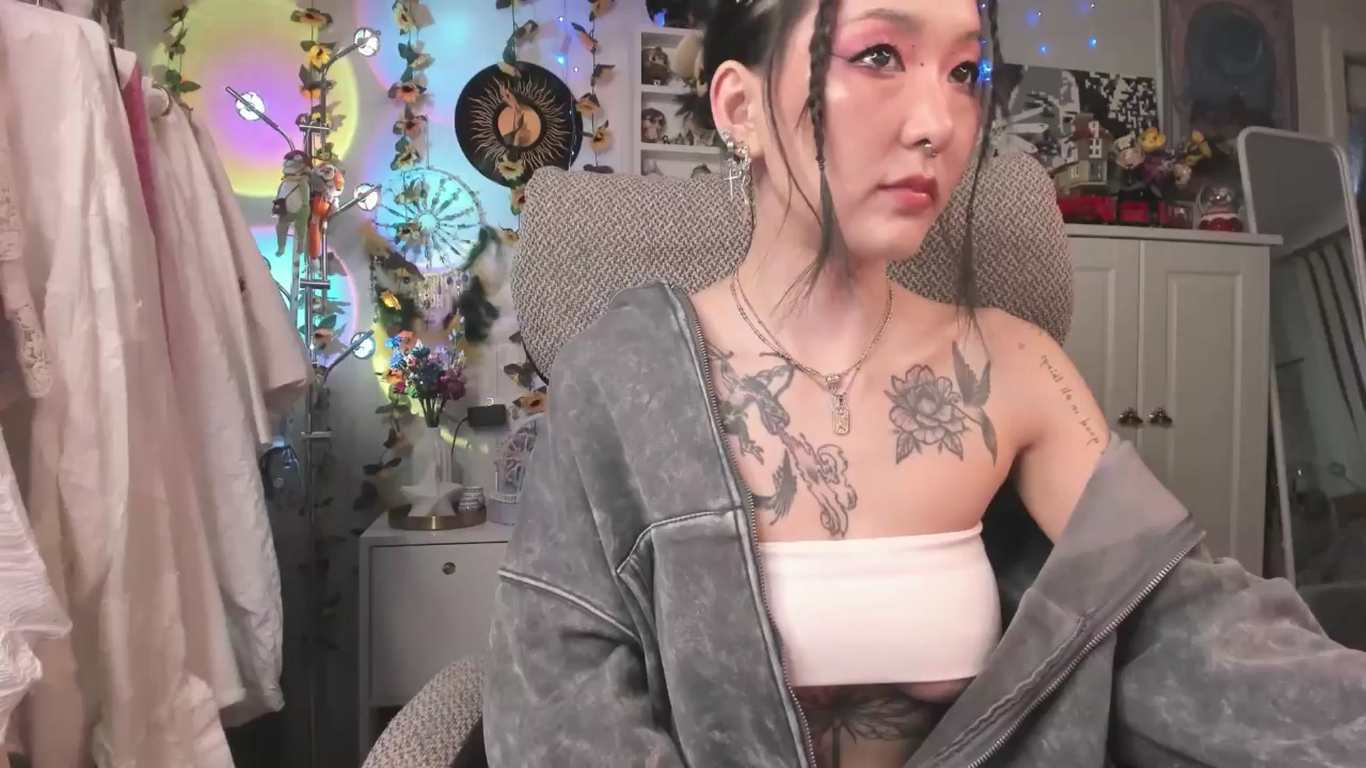 Gallery image thumbnail from KellyAsian's myfreecams stream on, 03/21/2025, 08:48 image 1 of 20