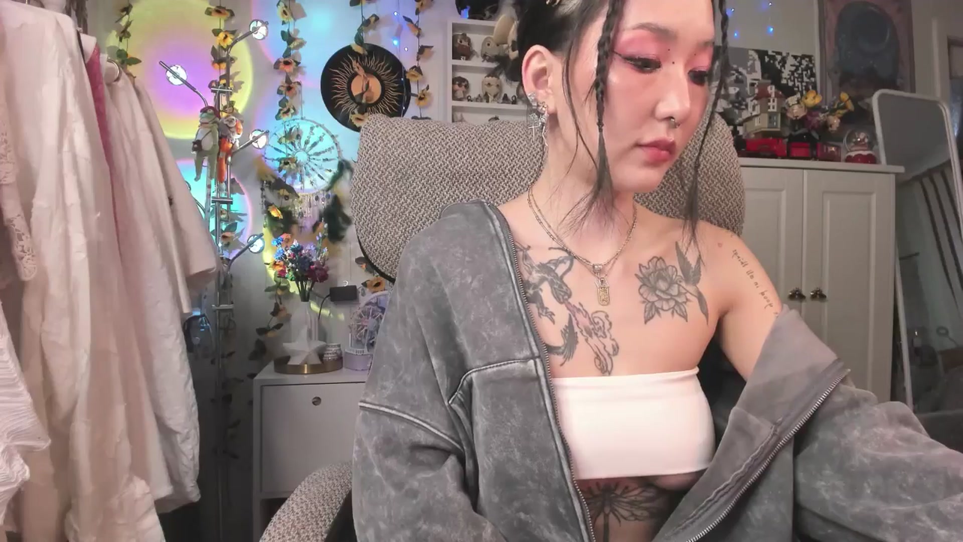 Gallery image thumbnail from KellyAsian's myfreecams stream on, 03/21/2025, 08:48 image 3 of 20