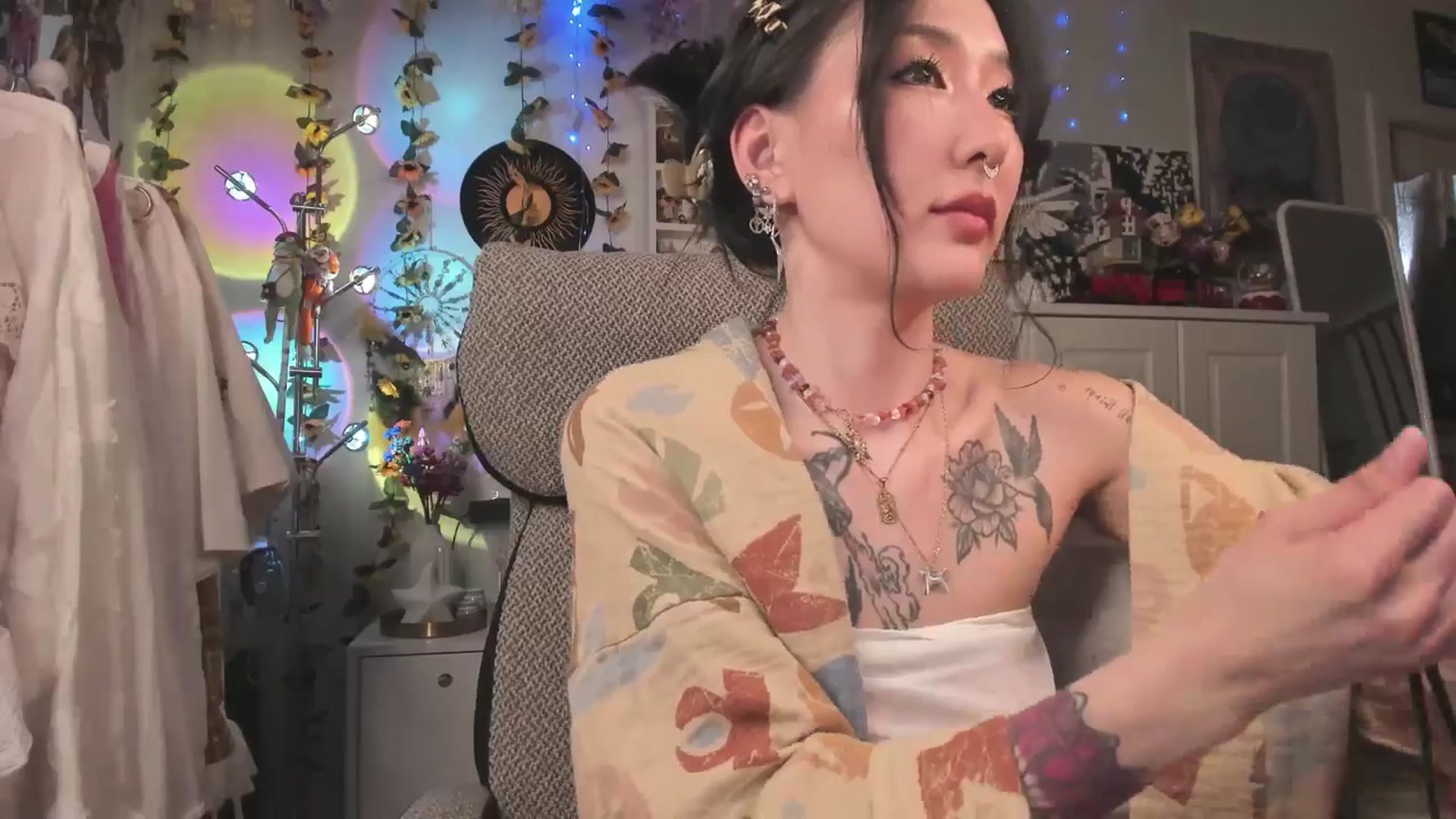 Gallery image thumbnail from KellyAsian's myfreecams stream on, 03/24/2025, 09:12 image 9 of 20