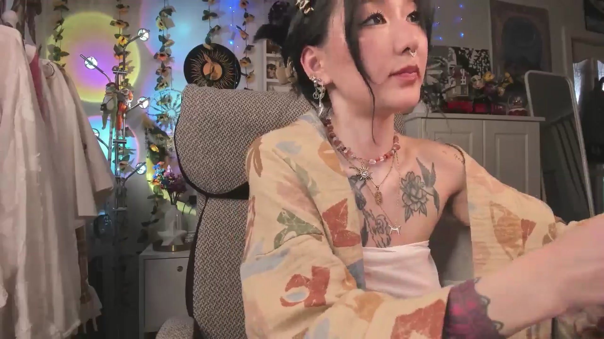 Gallery image thumbnail from KellyAsian's myfreecams stream on, 03/24/2025, 09:12 image 3 of 20