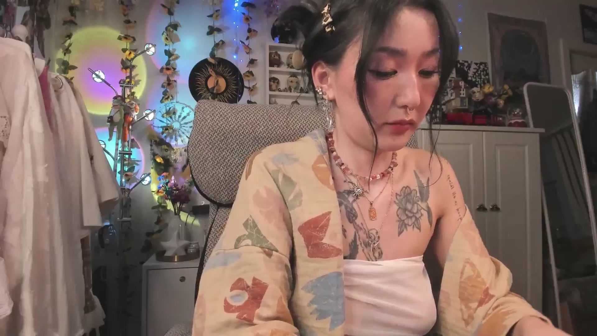 Gallery image thumbnail from KellyAsian's myfreecams stream on, 03/24/2025, 09:12 image 8 of 20
