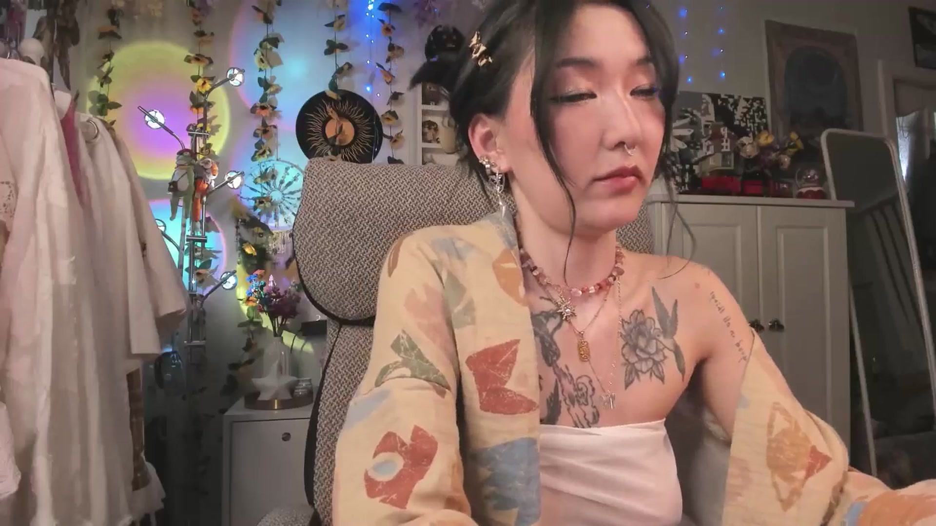Gallery image thumbnail from KellyAsian's myfreecams stream on, 03/24/2025, 09:12 image 11 of 20