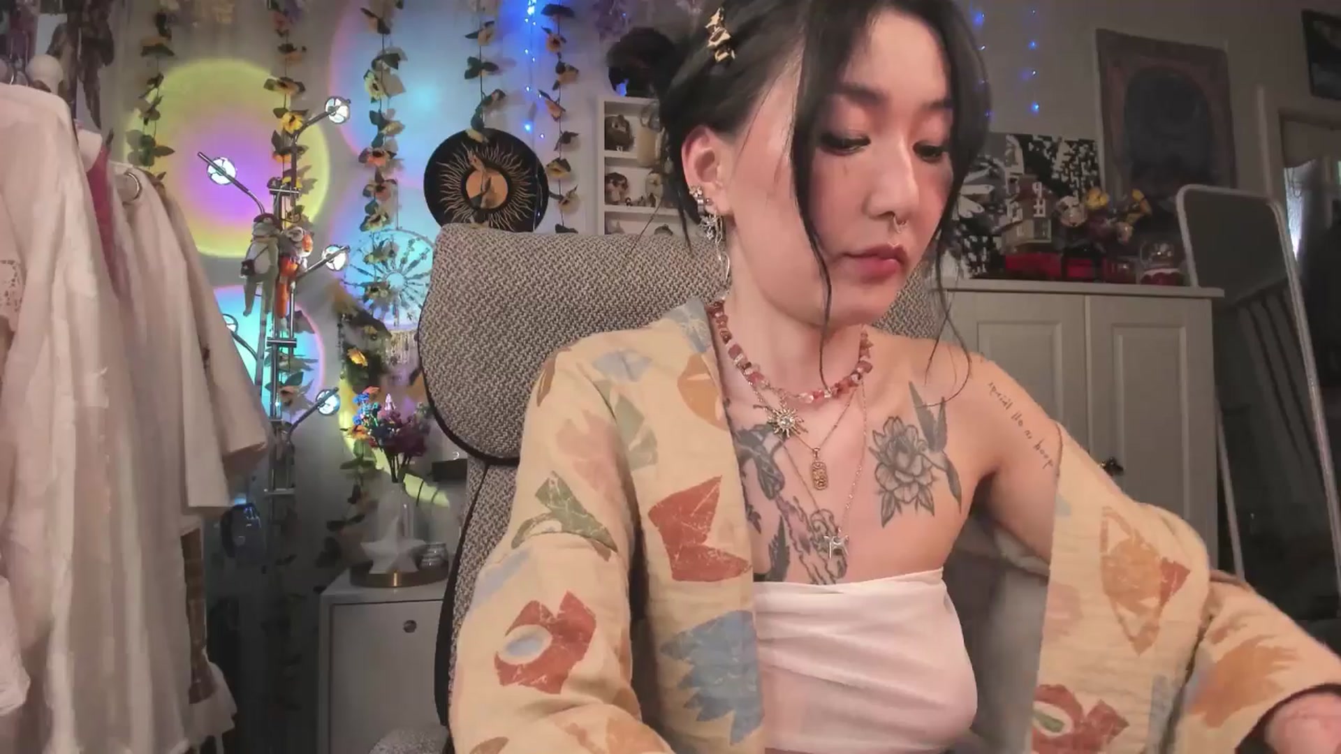 Gallery image thumbnail from KellyAsian's myfreecams stream on, 03/24/2025, 09:12 image 13 of 20