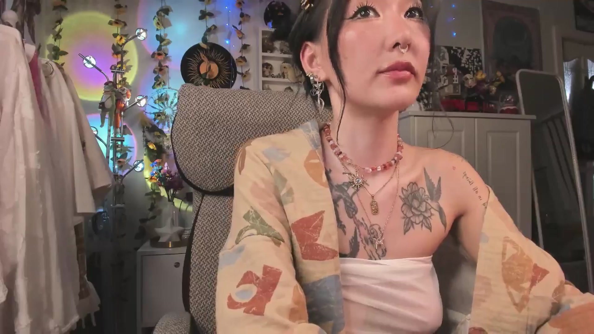 Gallery image thumbnail from KellyAsian's myfreecams stream on, 03/24/2025, 09:12 image 6 of 20