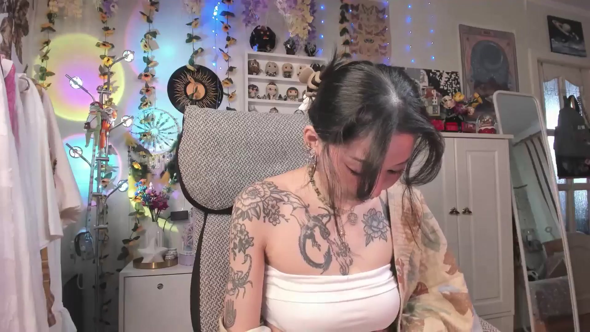Gallery image thumbnail from KellyAsian's myfreecams stream on, 03/25/2025, 08:40 image 11 of 20