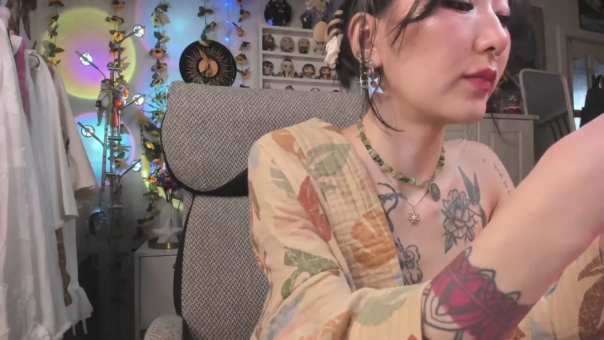 Gallery image thumbnail from KellyAsian's myfreecams stream on, 03/25/2025, 08:40 image 4 of 20