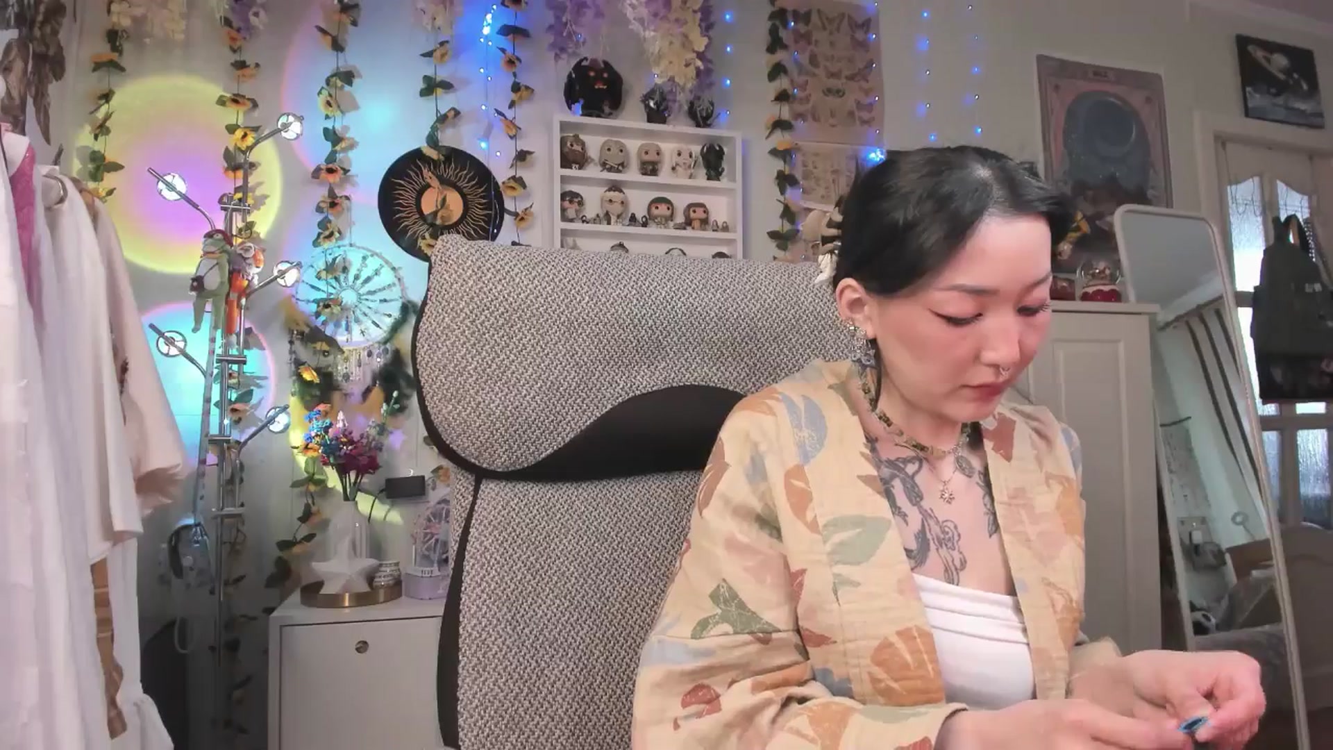 Gallery image thumbnail from KellyAsian's myfreecams stream on, 03/25/2025, 08:40 image 12 of 20