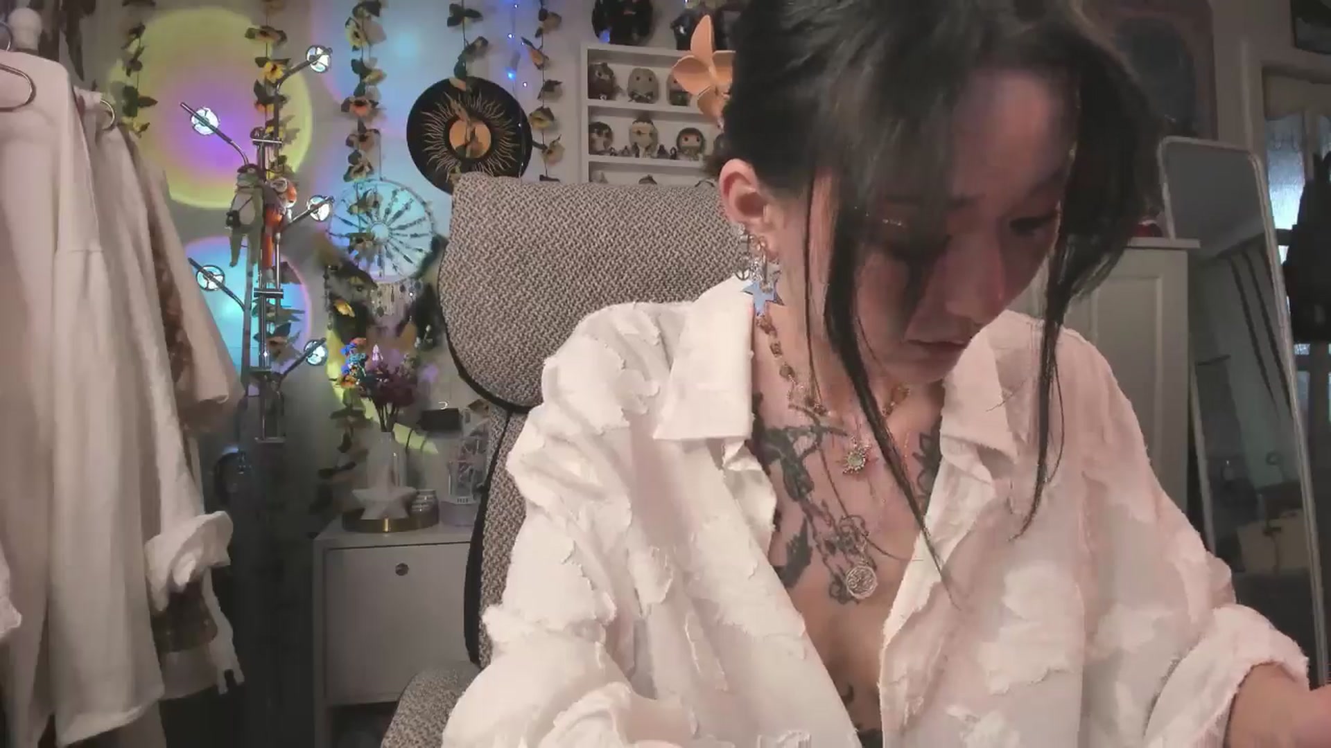 Gallery image thumbnail from KellyAsian's myfreecams stream on, 03/26/2025, 08:46 image 12 of 20