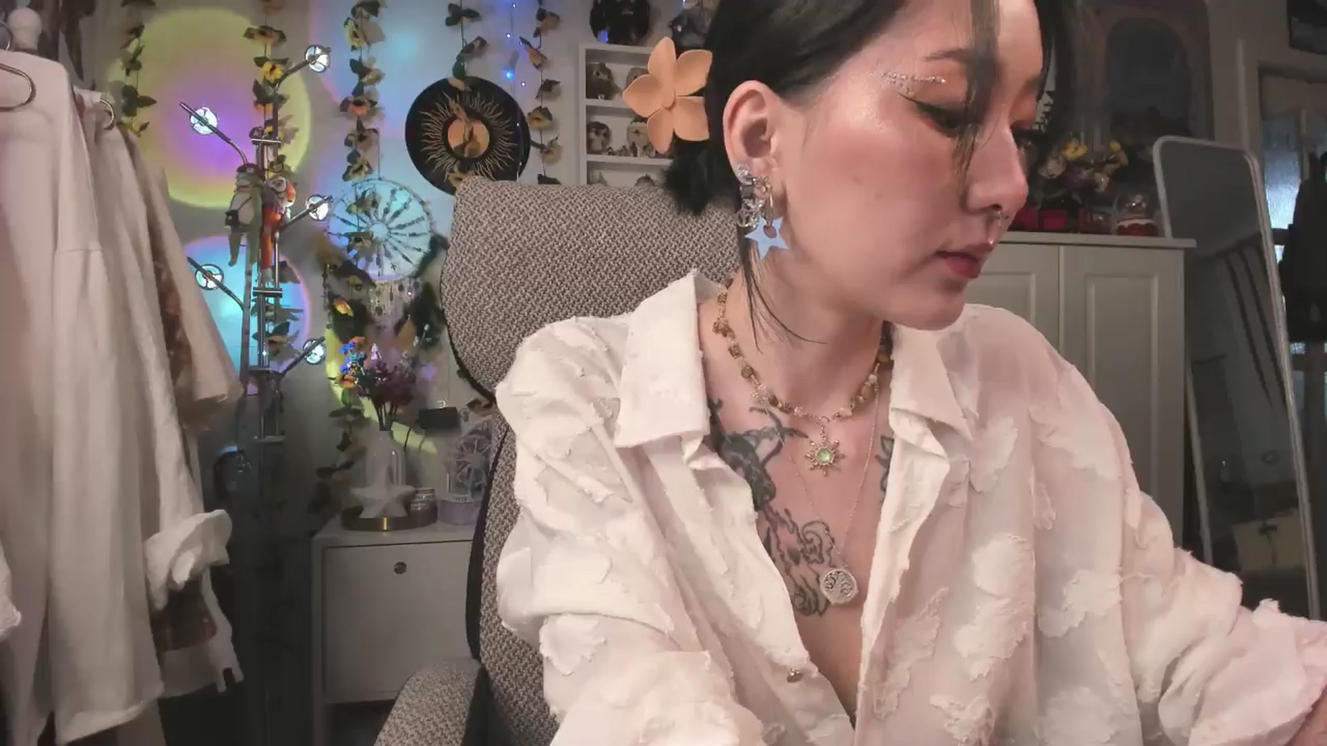 Gallery image thumbnail from KellyAsian's myfreecams stream on, 03/26/2025, 08:46 image 17 of 20