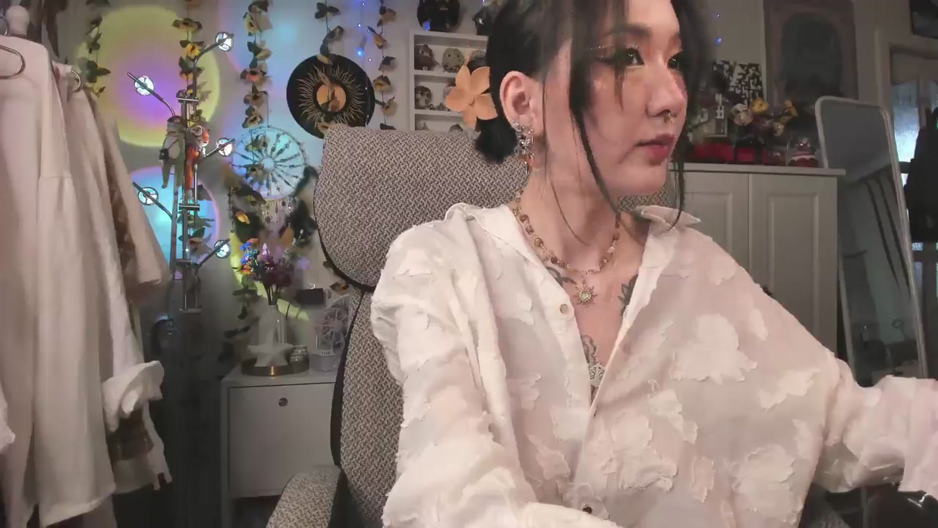 Gallery image thumbnail from KellyAsian's myfreecams stream on, 03/26/2025, 08:46 image 13 of 20