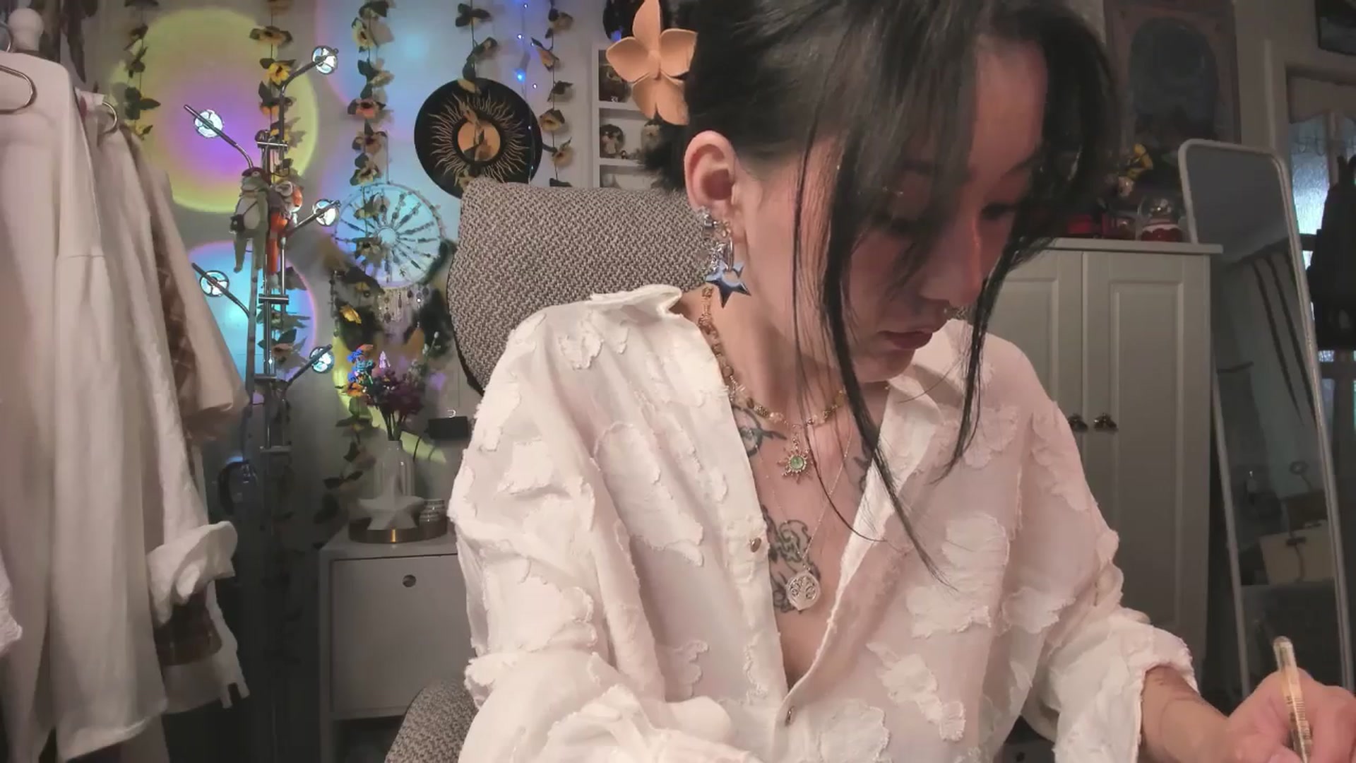 Gallery image thumbnail from KellyAsian's myfreecams stream on, 03/26/2025, 08:46 image 11 of 20