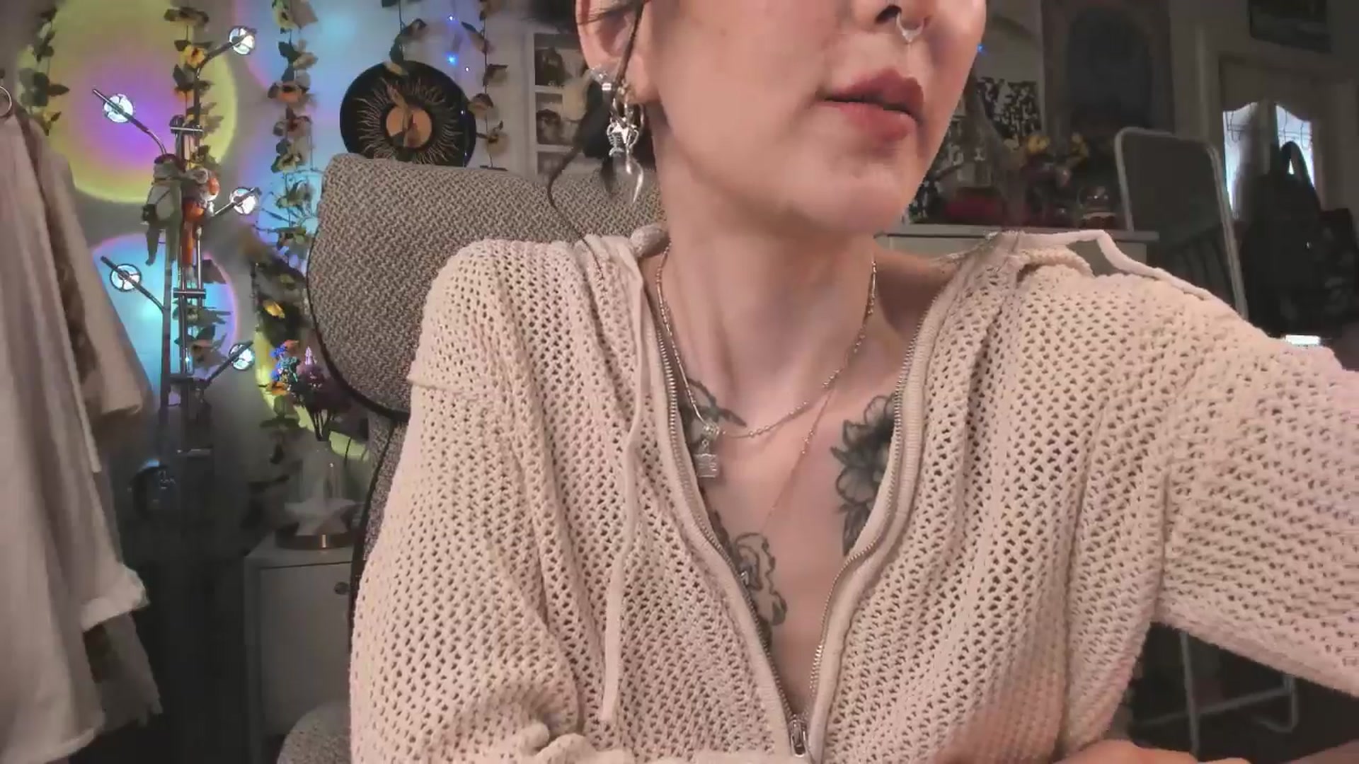Gallery image thumbnail from KellyAsian's myfreecams stream on, 03/27/2025, 08:53 image 19 of 20