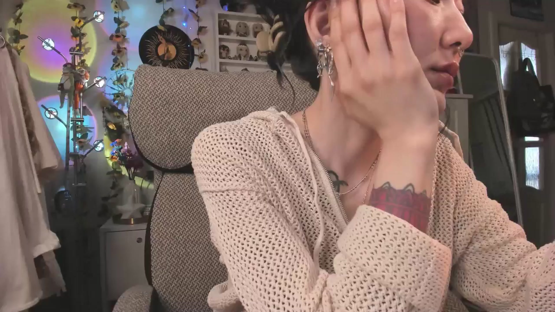 Gallery image thumbnail from KellyAsian's myfreecams stream on, 03/27/2025, 08:53 image 18 of 20