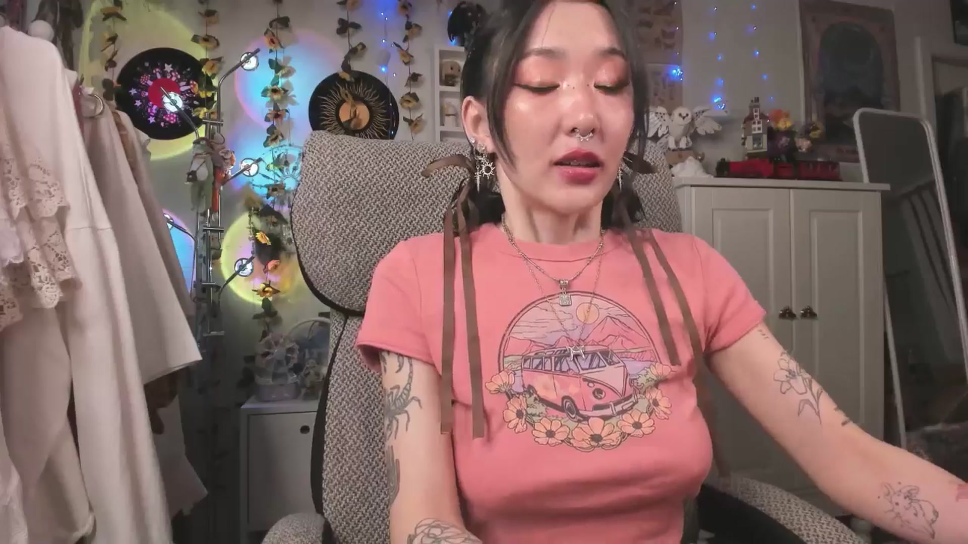 Gallery image thumbnail from KellyAsian's myfreecams stream on, 04/07/2025, 08:12 image 13 of 20