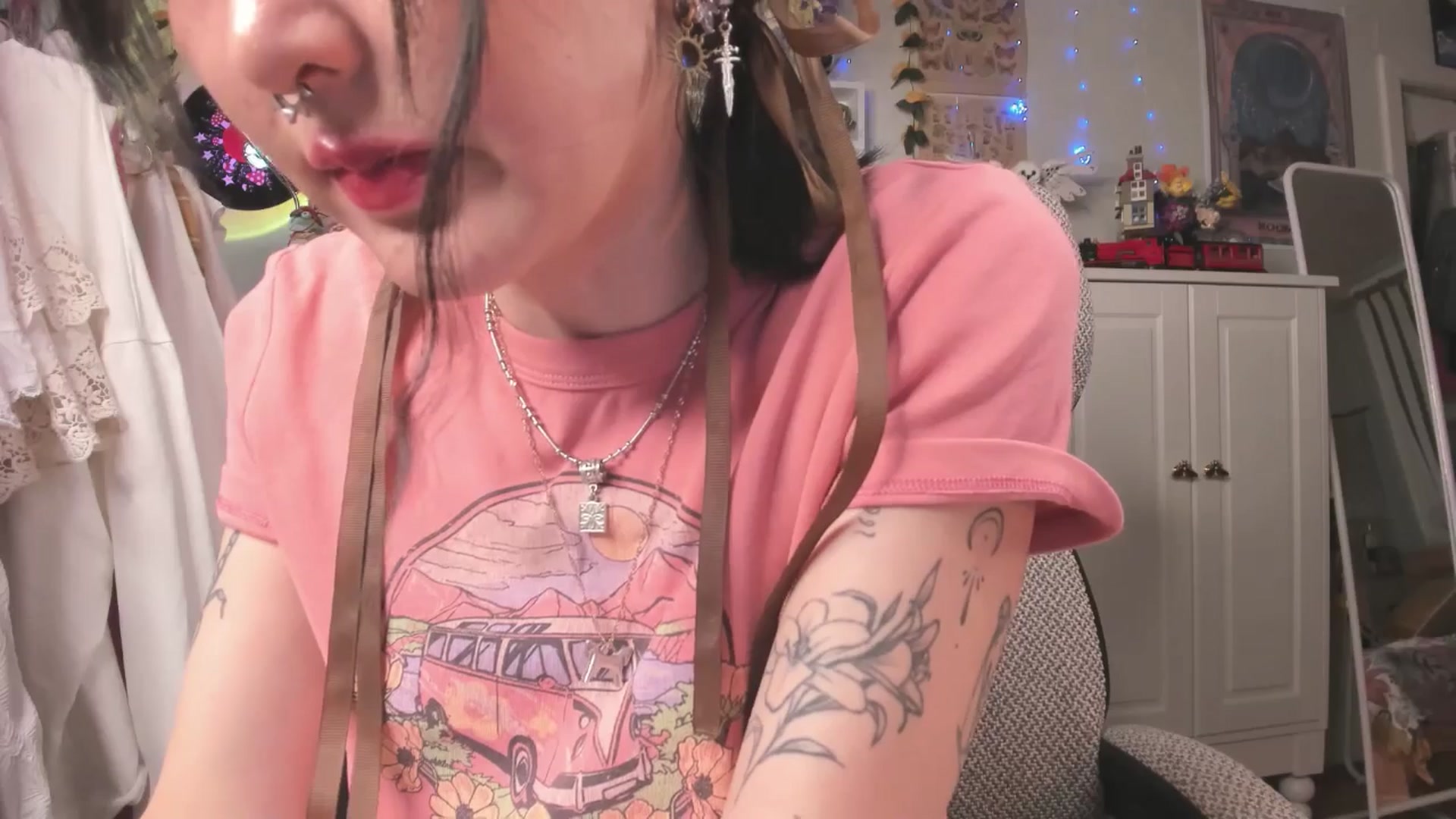 Gallery image thumbnail from KellyAsian's myfreecams stream on, 04/07/2025, 08:12 image 16 of 20