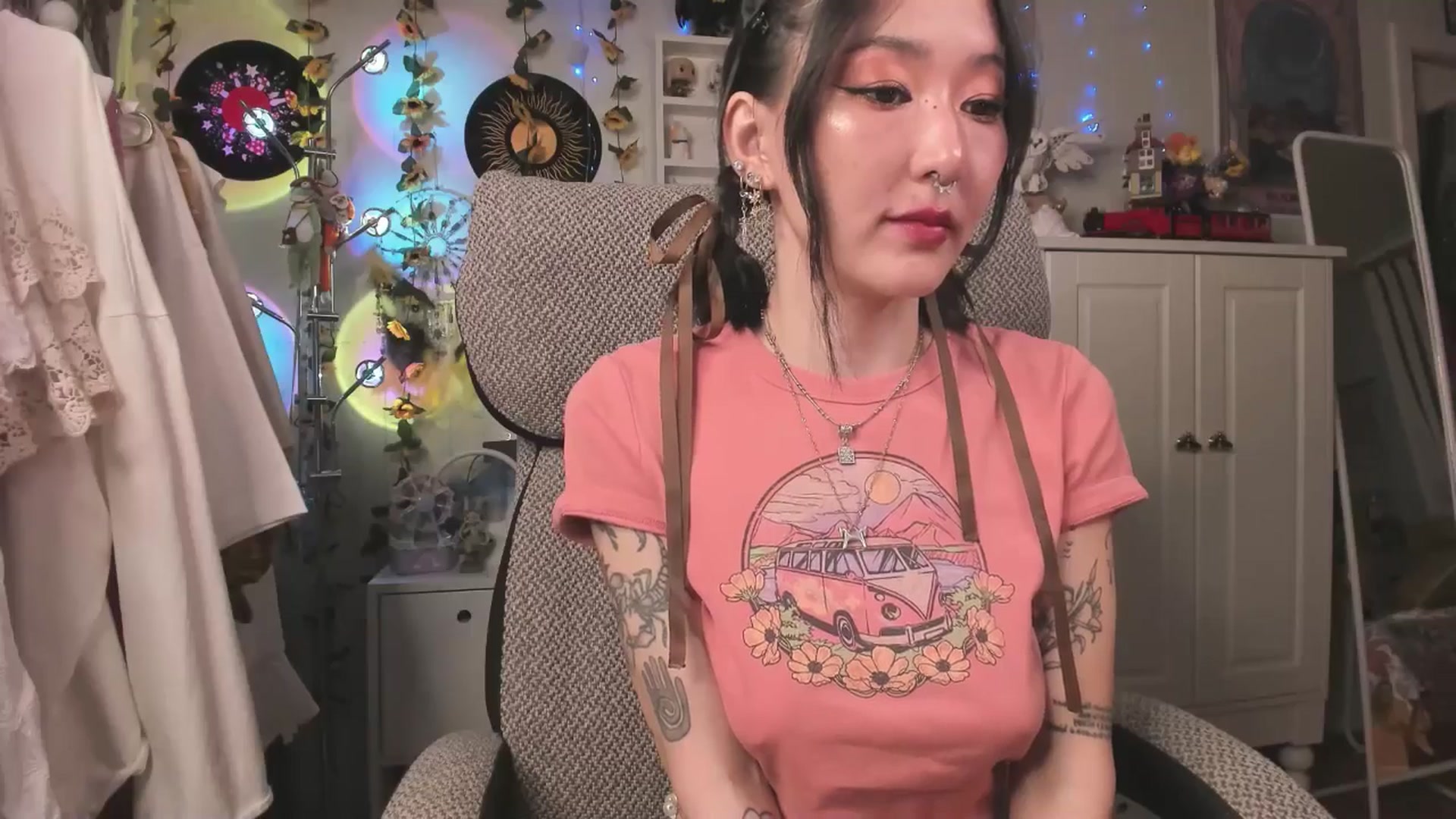 Gallery image thumbnail from KellyAsian's myfreecams stream on, 04/07/2025, 08:12 image 8 of 20