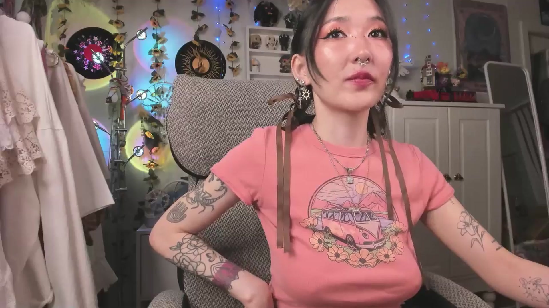 Gallery image thumbnail from KellyAsian's myfreecams stream on, 04/07/2025, 08:12 image 12 of 20