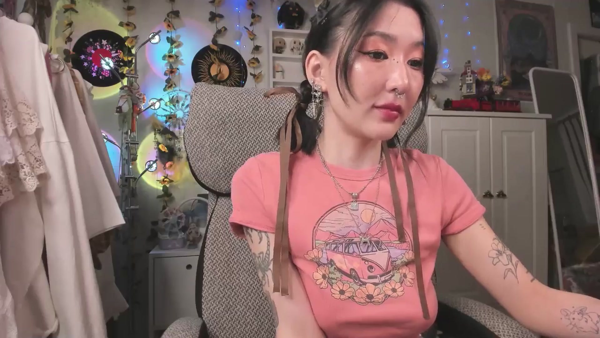 Gallery image thumbnail from KellyAsian's myfreecams stream on, 04/07/2025, 08:12 image 11 of 20