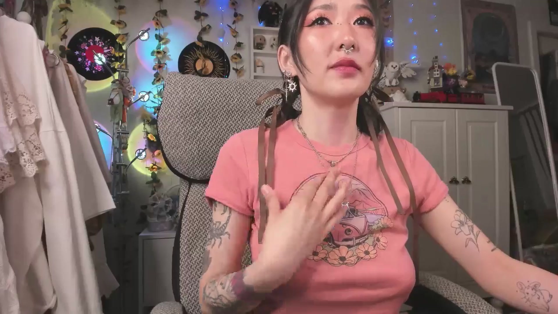 Gallery image thumbnail from KellyAsian's myfreecams stream on, 04/07/2025, 08:12 image 17 of 20