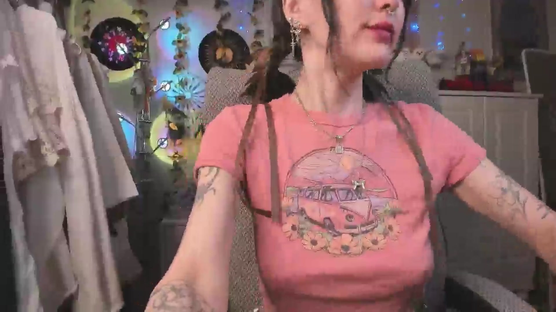 Gallery image thumbnail from KellyAsian's myfreecams stream on, 04/07/2025, 08:12 image 2 of 20