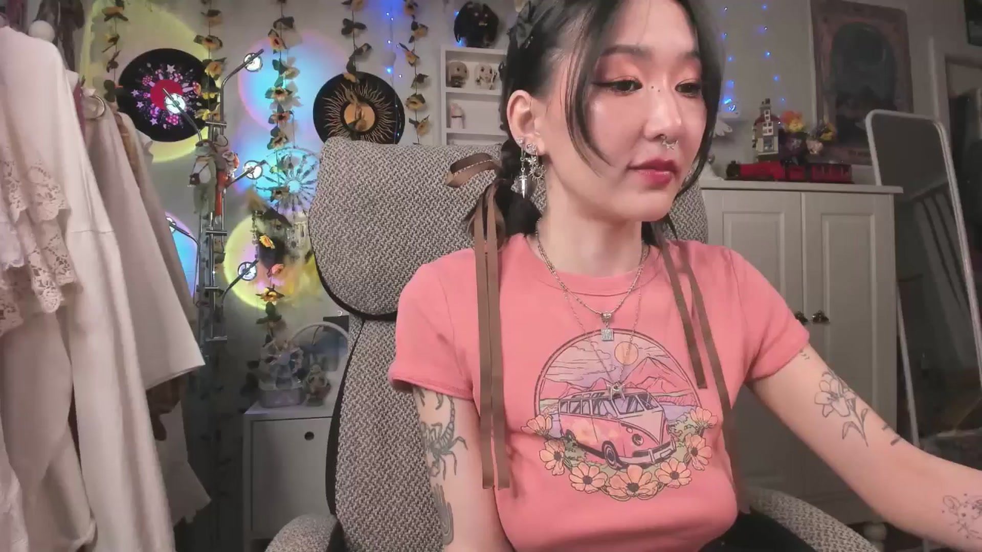 Gallery image thumbnail from KellyAsian's myfreecams stream on, 04/07/2025, 08:12 image 14 of 20
