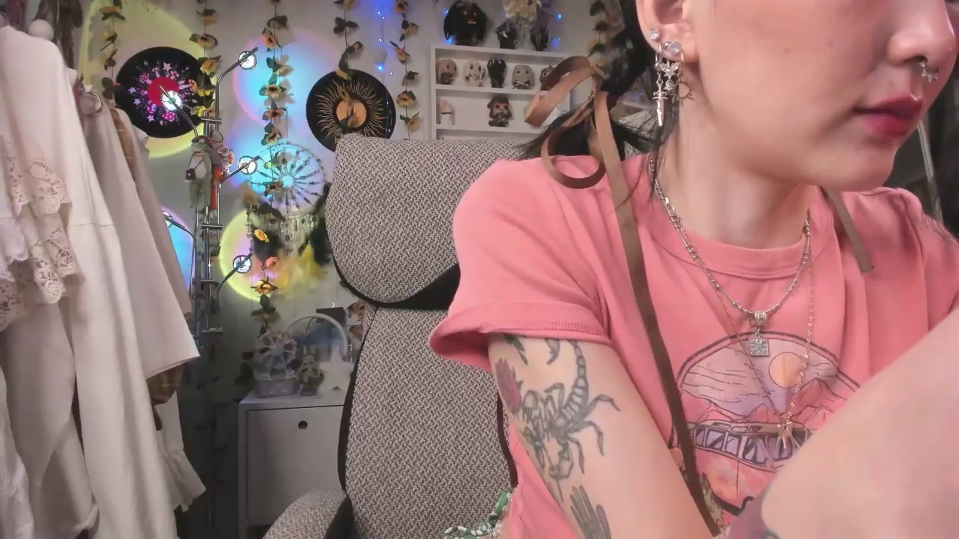 Gallery image thumbnail from KellyAsian's myfreecams stream on, 04/07/2025, 08:46 image 14 of 20