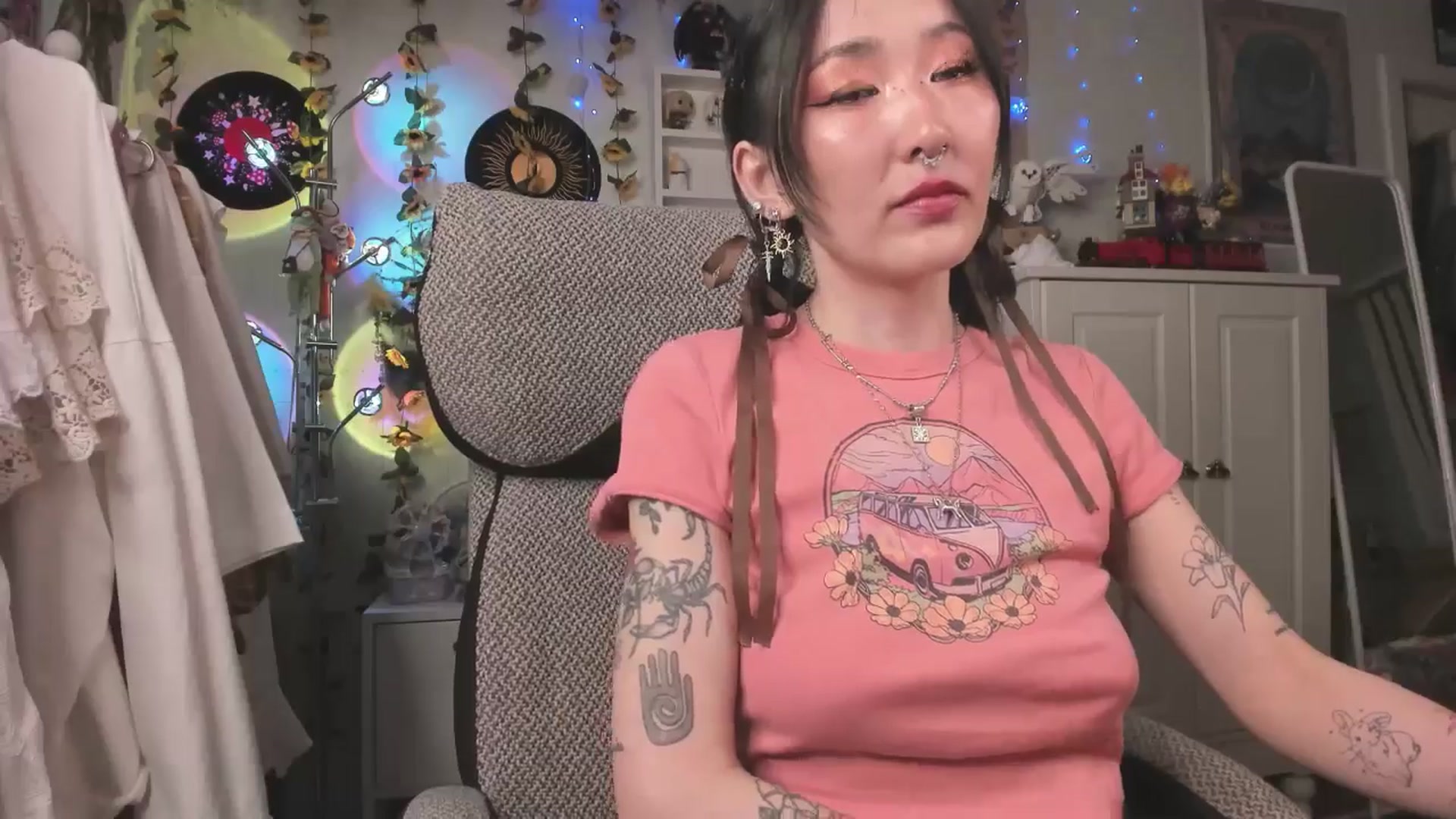Gallery image thumbnail from KellyAsian's myfreecams stream on, 04/07/2025, 08:46 image 6 of 20