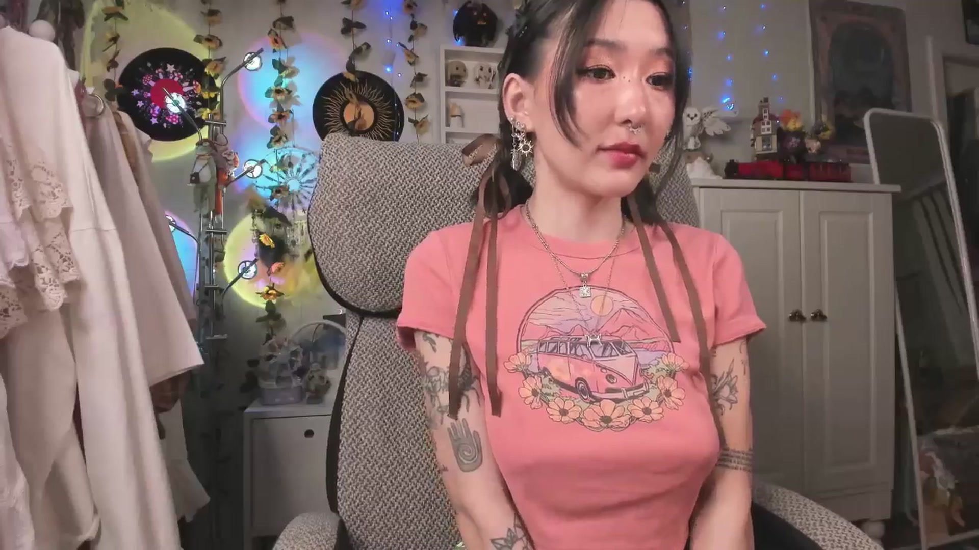 Gallery image thumbnail from KellyAsian's myfreecams stream on, 04/07/2025, 08:46 image 11 of 20