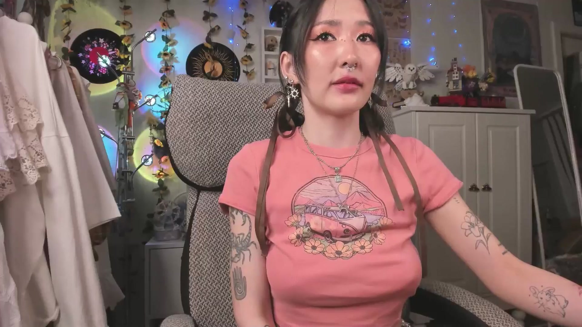 Gallery image thumbnail from KellyAsian's myfreecams stream on, 04/07/2025, 08:46 image 5 of 20