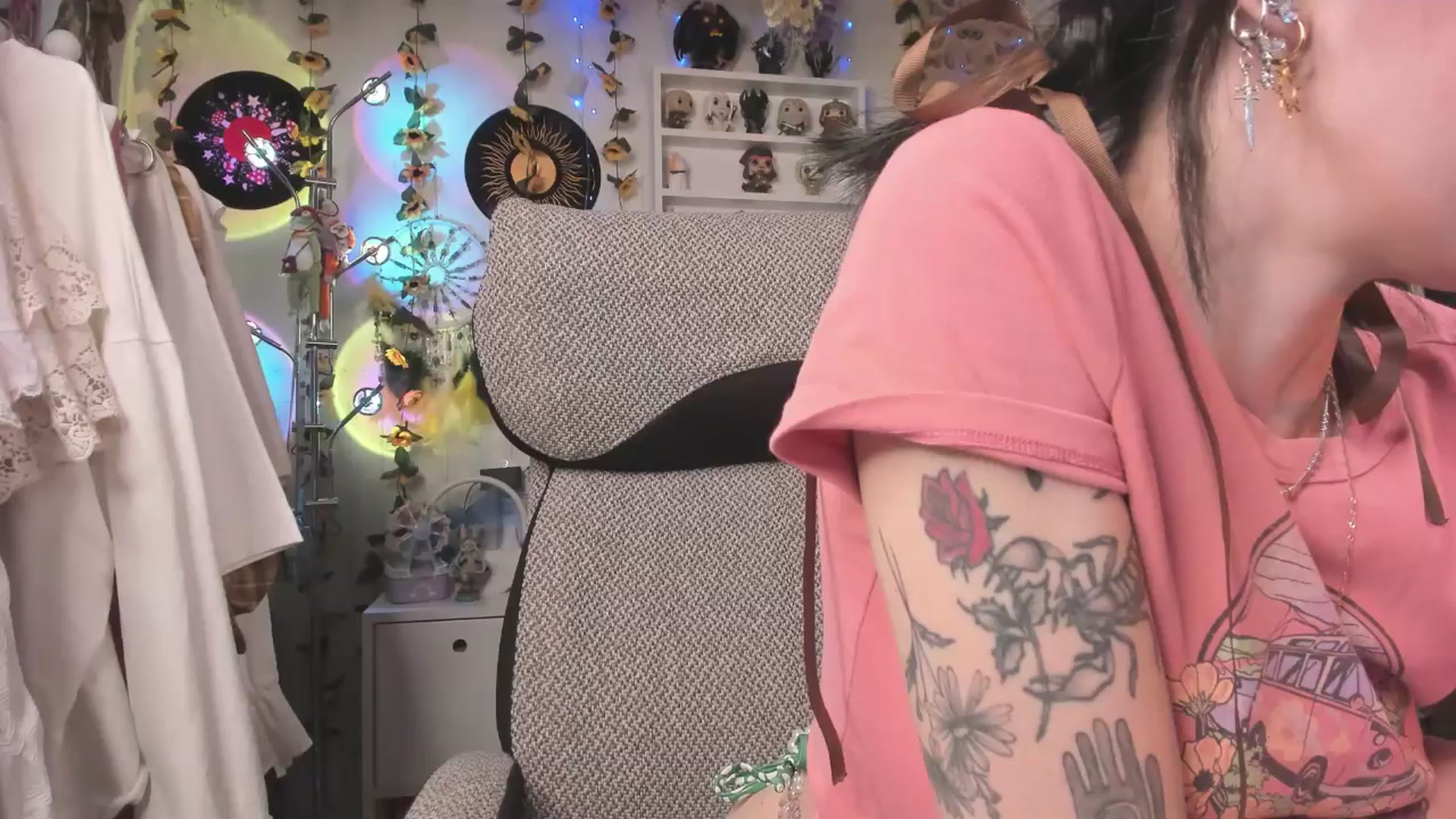 Gallery image thumbnail from KellyAsian's myfreecams stream on, 04/07/2025, 08:46 image 19 of 20