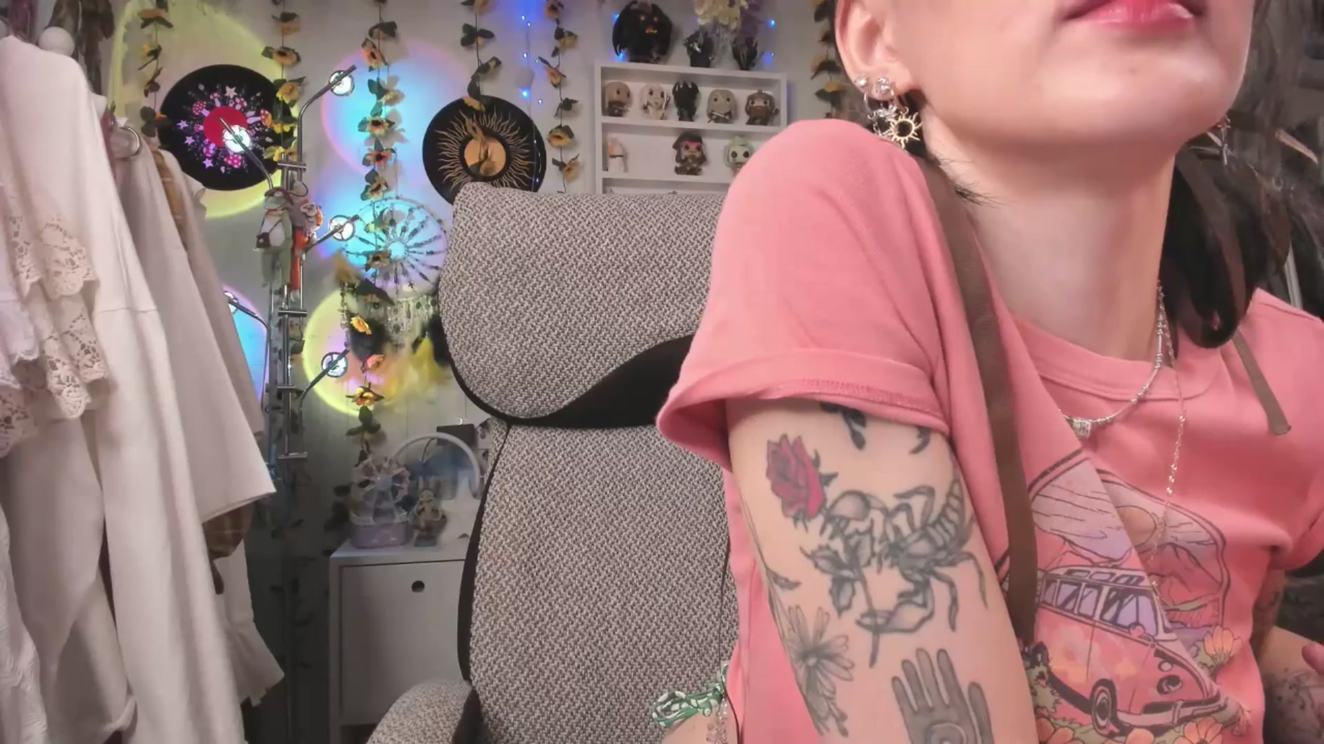 Gallery image thumbnail from KellyAsian's myfreecams stream on, 04/07/2025, 08:46 image 17 of 20