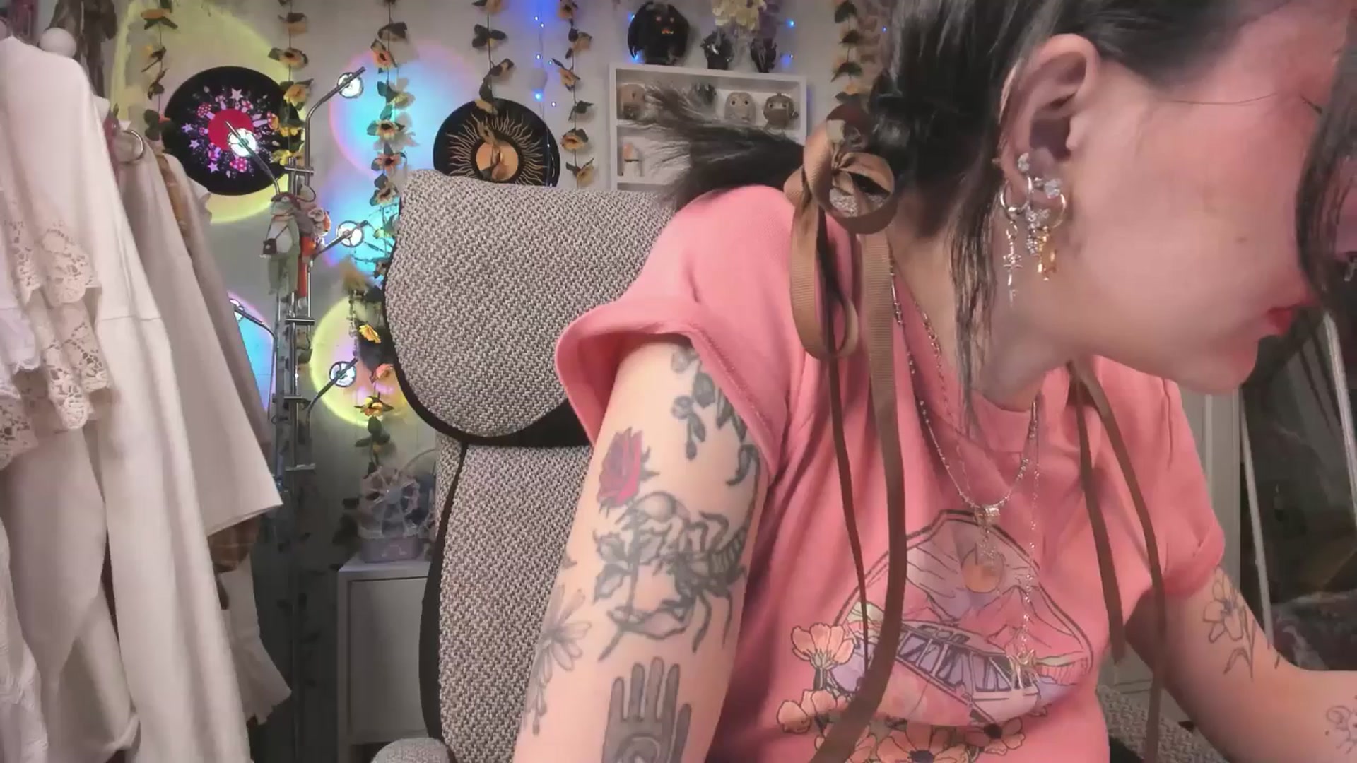 Gallery image thumbnail from KellyAsian's myfreecams stream on, 04/07/2025, 08:46 image 2 of 20