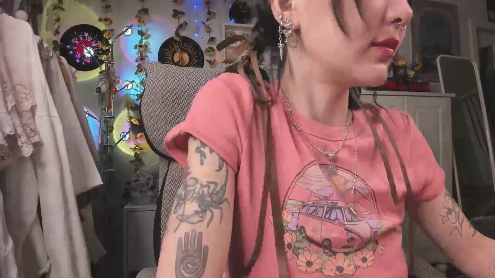 Gallery image thumbnail from KellyAsian's myfreecams stream on, 04/07/2025, 08:46 image 3 of 20