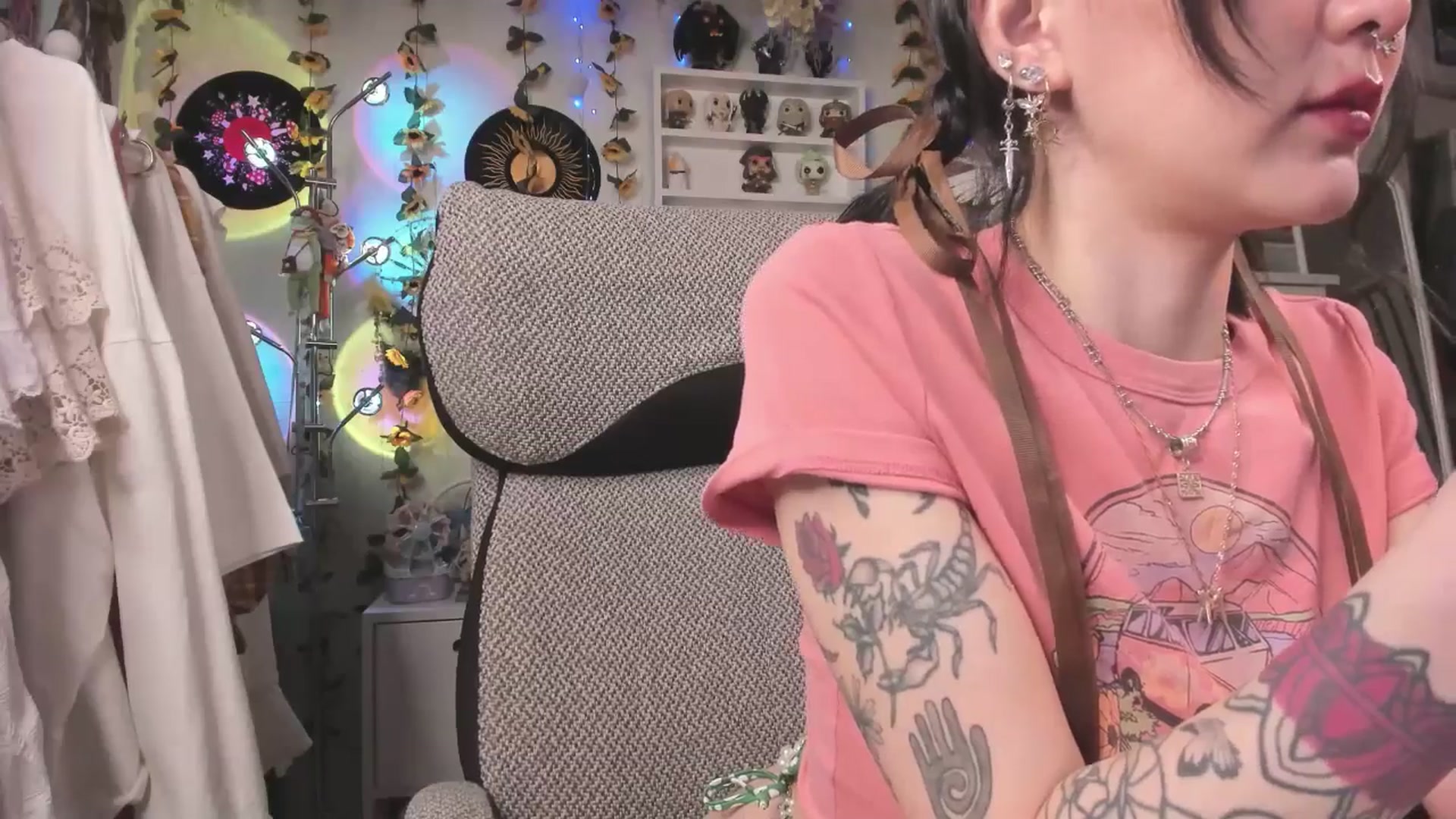 Gallery image thumbnail from KellyAsian's myfreecams stream on, 04/07/2025, 08:46 image 10 of 20