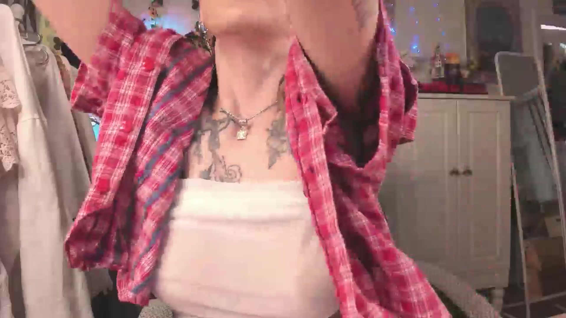 Gallery image thumbnail from KellyAsian's myfreecams stream on, 04/08/2025, 08:40 image 6 of 20