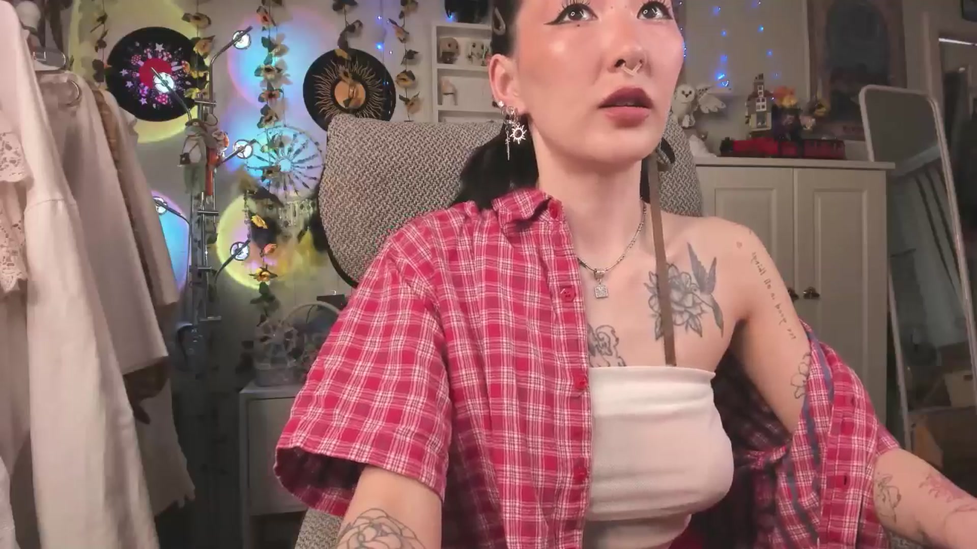 Gallery image thumbnail from KellyAsian's myfreecams stream on, 04/08/2025, 08:40 image 12 of 20