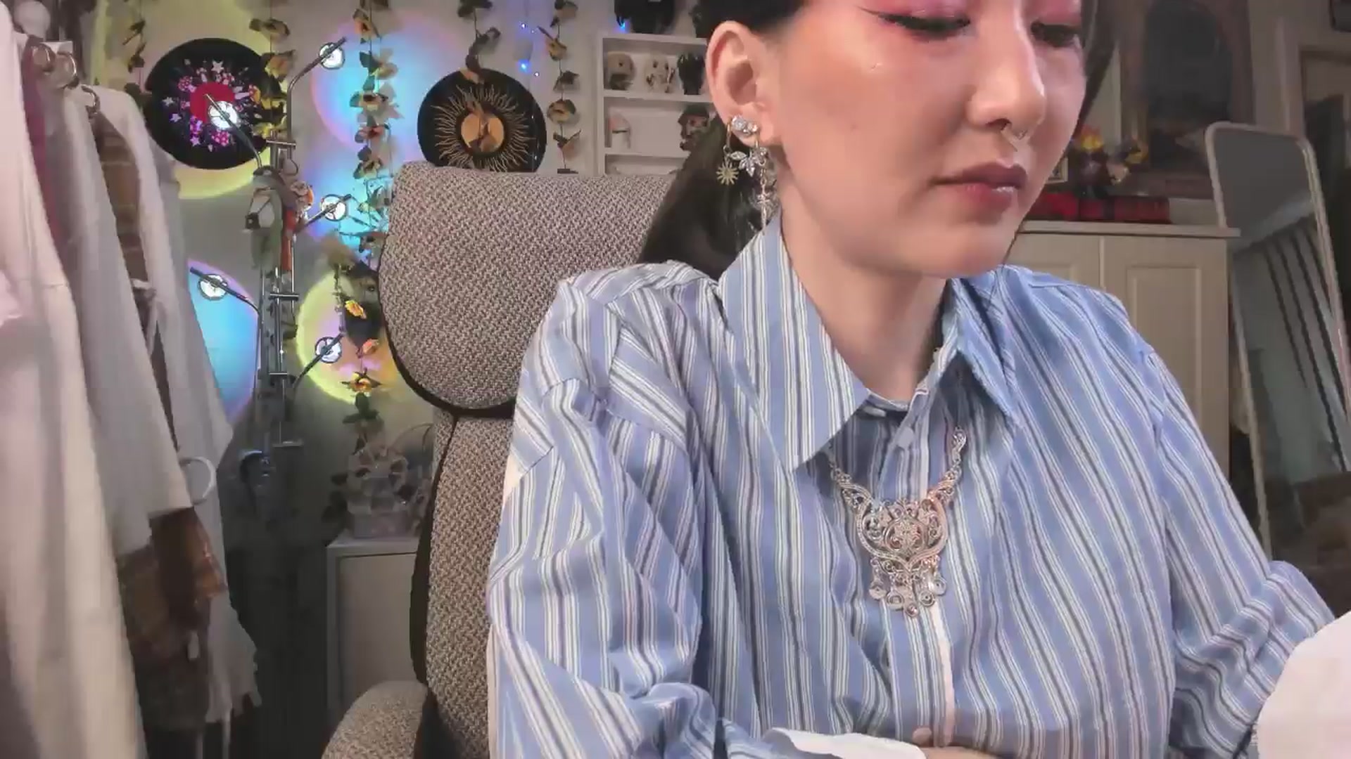 Gallery image thumbnail from KellyAsian's myfreecams stream on, 04/09/2025, 08:48 image 17 of 20