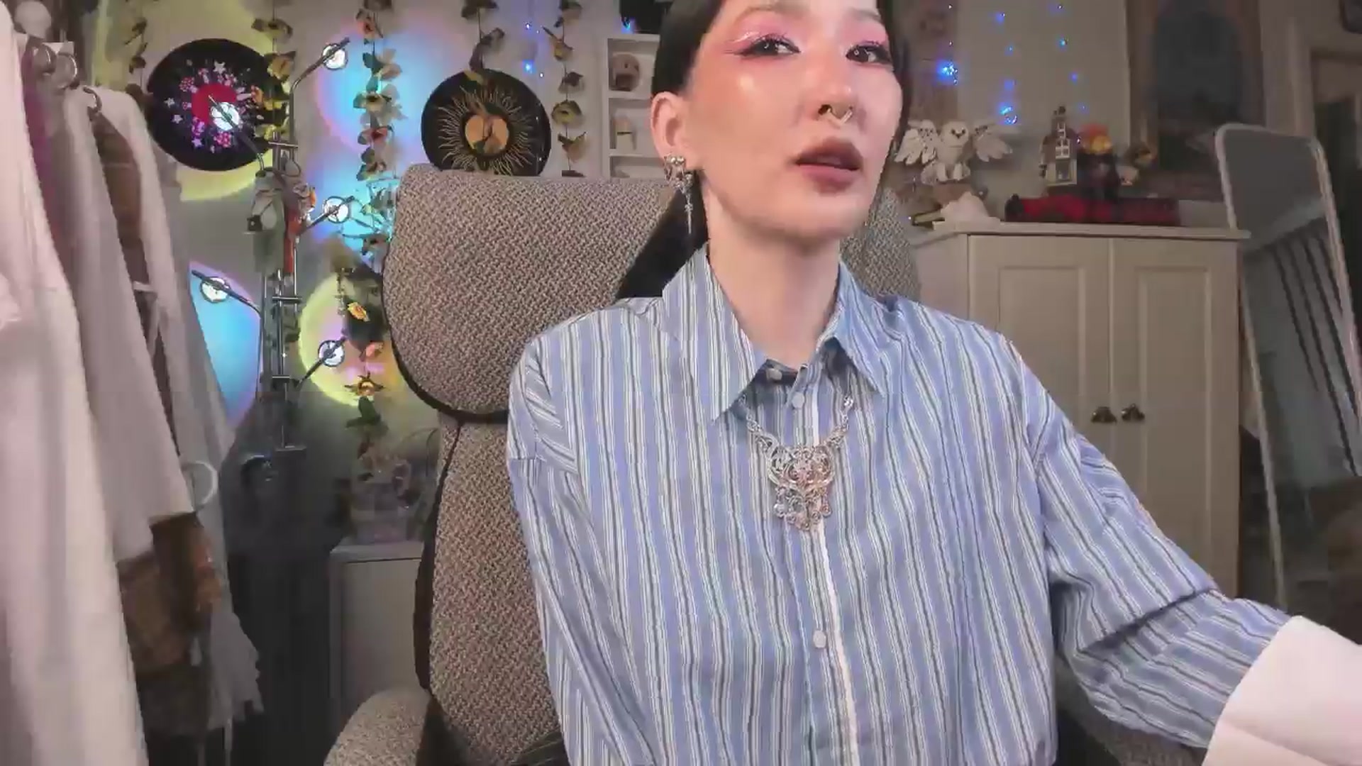 Gallery image thumbnail from KellyAsian's myfreecams stream on, 04/09/2025, 08:48 image 10 of 20