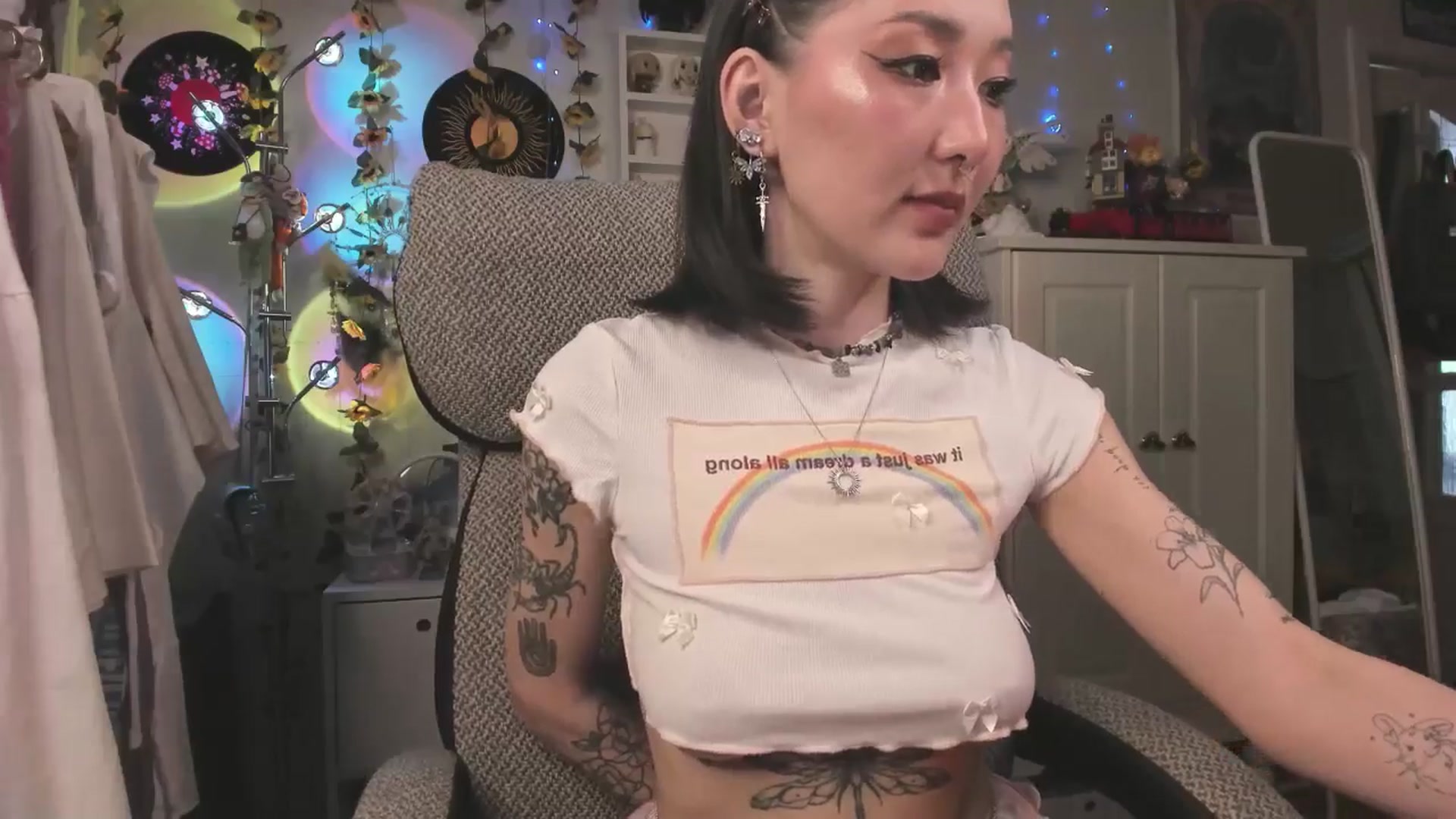 Gallery image thumbnail from KellyAsian's myfreecams stream on, 04/10/2025, 08:13 image 6 of 20