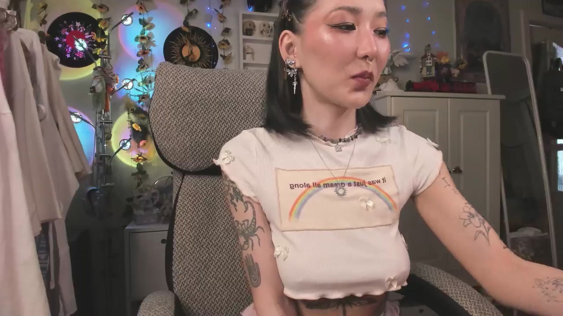 Gallery image thumbnail from KellyAsian's myfreecams stream on, 04/10/2025, 08:13 image 3 of 20