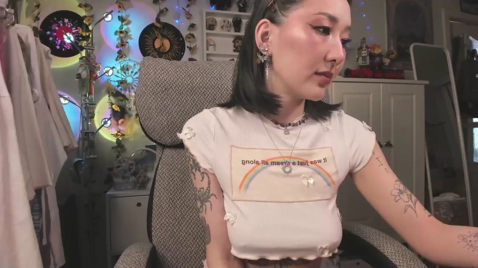 Gallery image thumbnail from KellyAsian's myfreecams stream on, 04/10/2025, 08:13 image 4 of 20