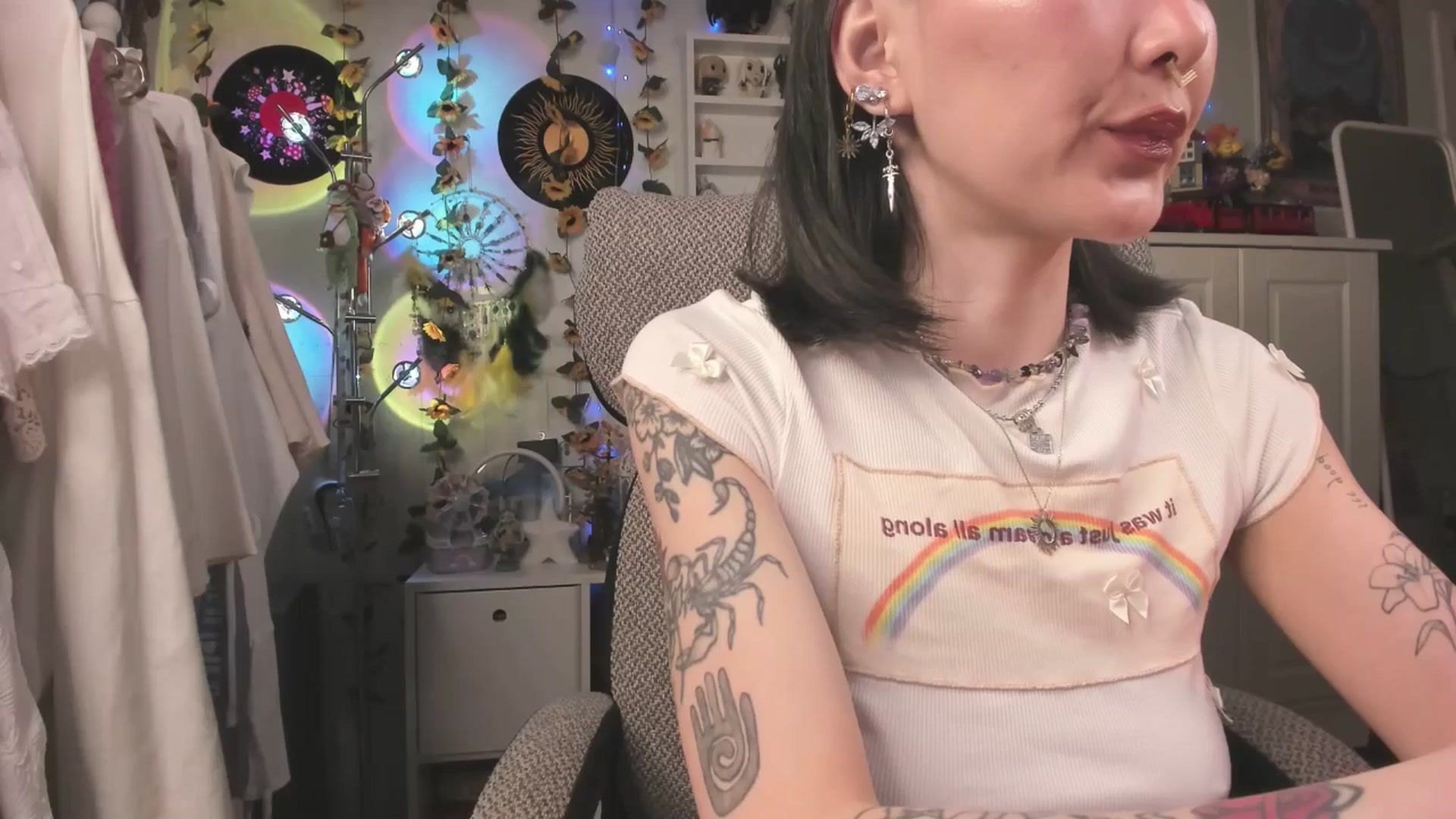 Gallery image thumbnail from KellyAsian's myfreecams stream on, 04/10/2025, 09:46 image 12 of 20